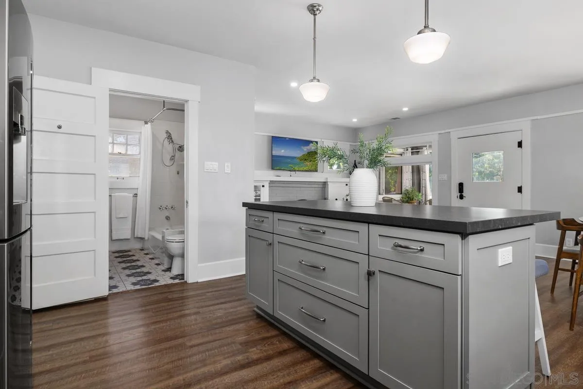 https://cdn.realtyfeed.com/cdn/127/260022850/615e1d3f1e1a5cb9b979dbea56247047.webp