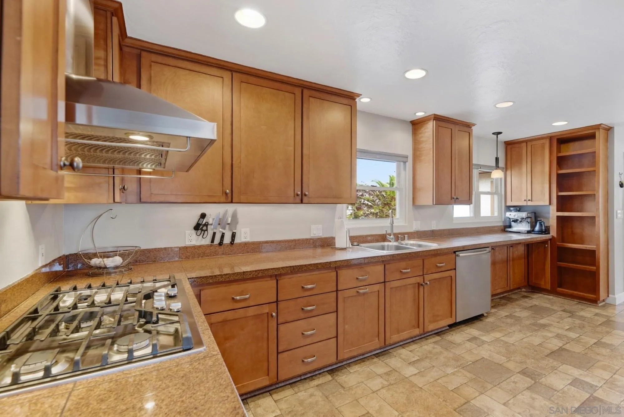 https://cdn.realtyfeed.com/cdn/127/260022851/b286ff15c93d537cedddeecf044f0582.webp