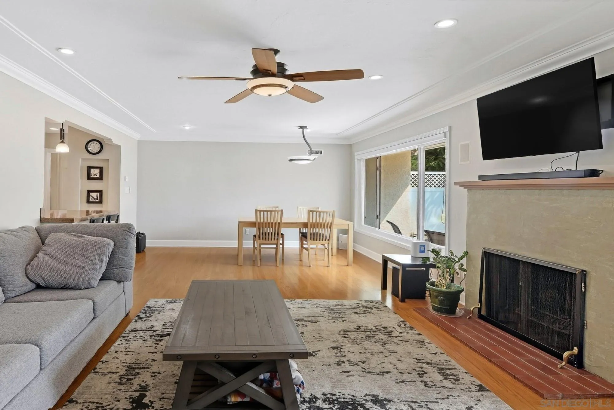 https://cdn.realtyfeed.com/cdn/127/260022851/da98724b278eb2ea7bec1fb490a0377f.webp