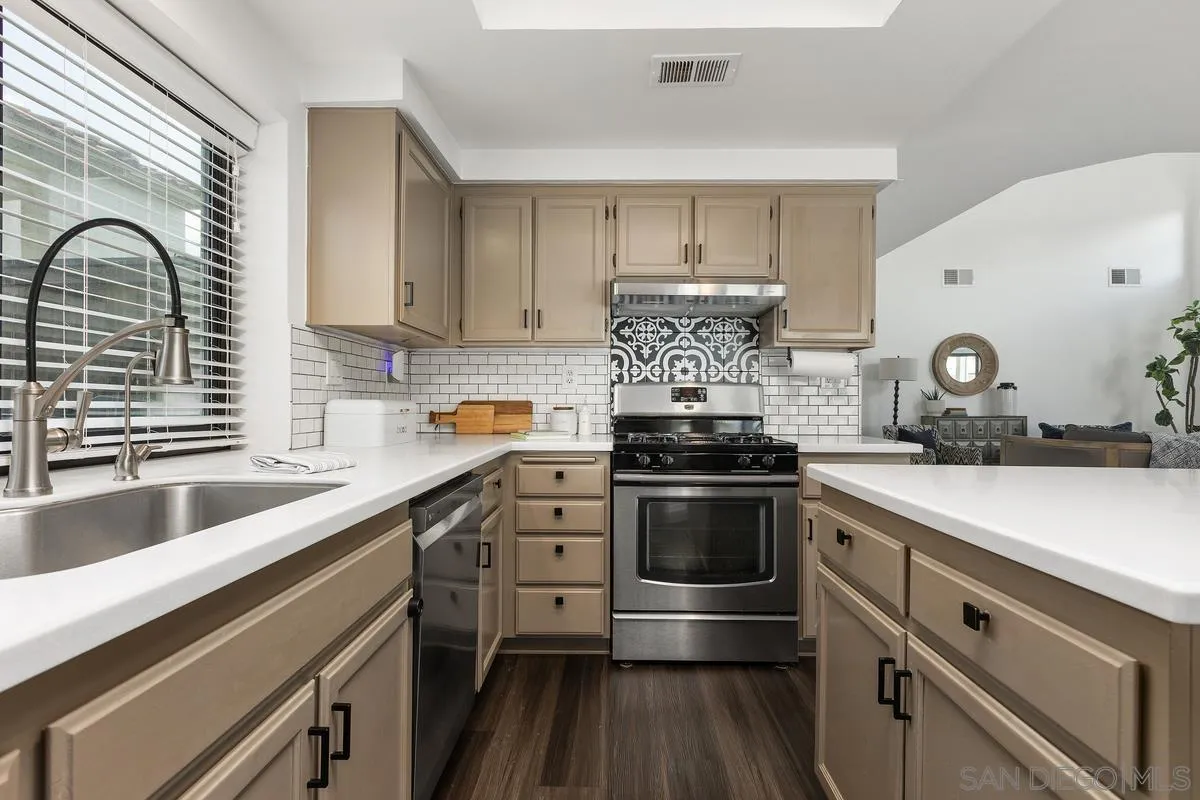 https://cdn.realtyfeed.com/cdn/127/260022854/5702568d8708b2e6cd29afe80d090991.webp