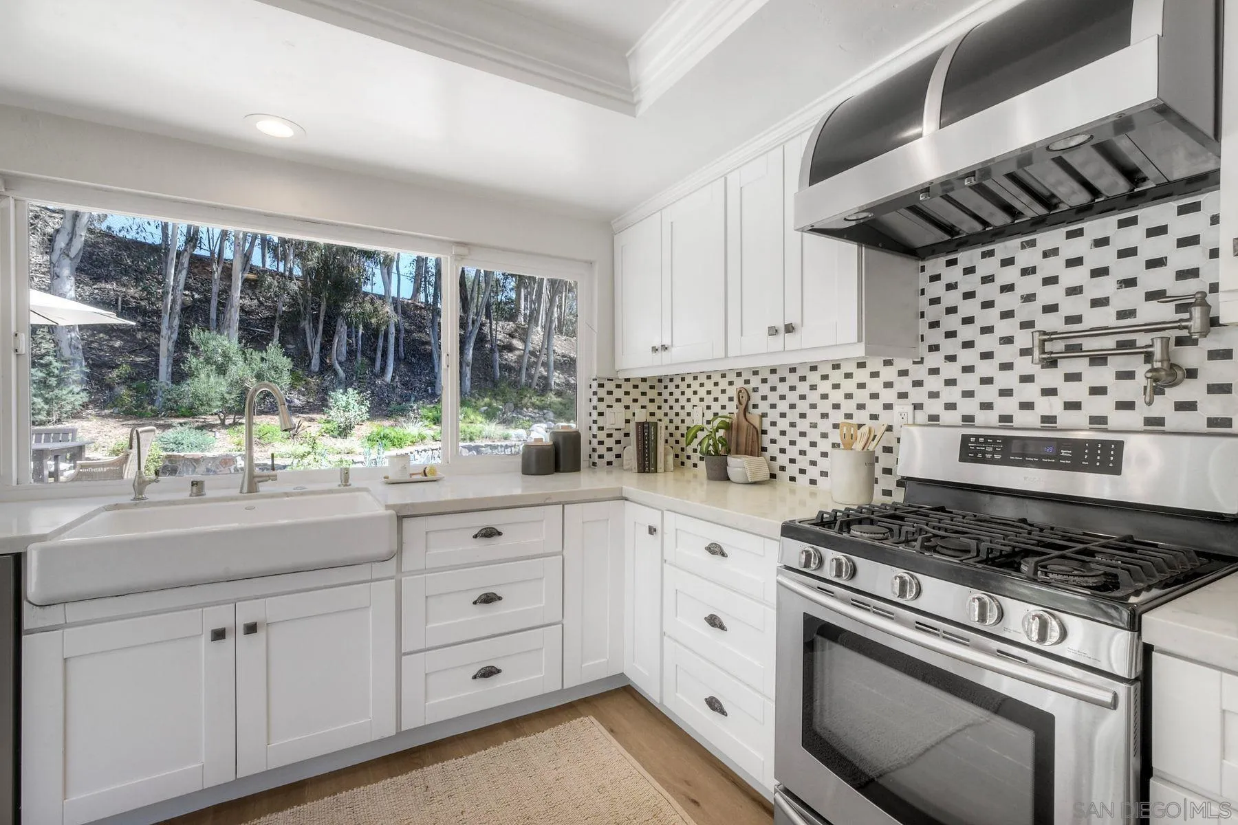 https://cdn.realtyfeed.com/cdn/127/260022855/5a00eee7d5065ee011a9217482d1ee90.webp