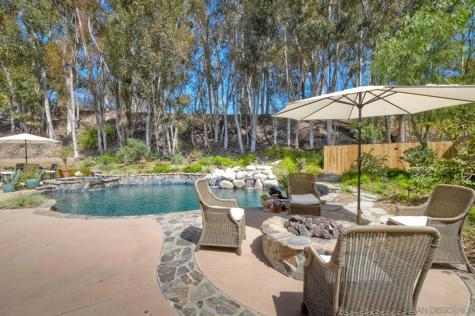 https://cdn.realtyfeed.com/cdn/127/260022855/a7d507520721e81f1072c4c2f2579fb3.webp