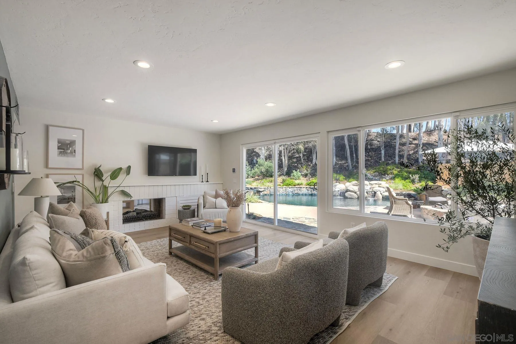 https://cdn.realtyfeed.com/cdn/127/260022855/afac2f5db45624e4417bdacb2278f334.webp