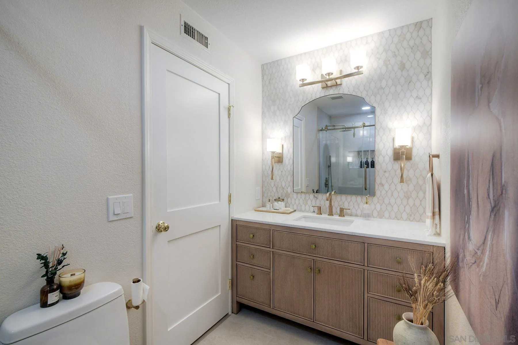 https://cdn.realtyfeed.com/cdn/127/260022855/cedf67baa8609d7c018d46c6f9be5077.webp