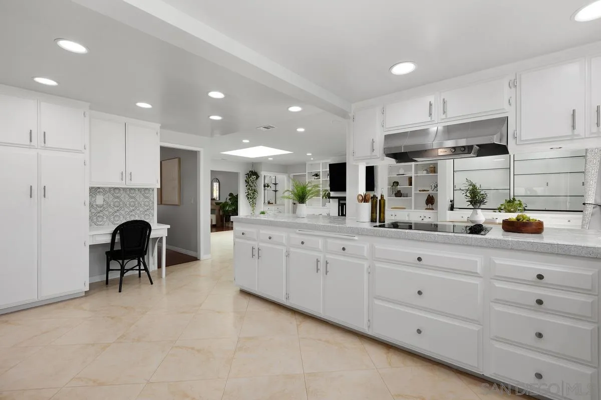 https://cdn.realtyfeed.com/cdn/127/260022856/6e9044cf66bfeae48b33b244e22b1350.webp