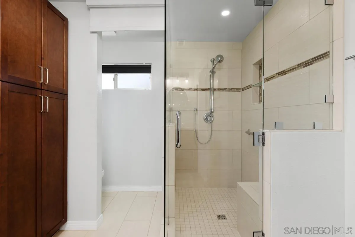 https://cdn.realtyfeed.com/cdn/127/260022856/7ed80f64138e0448bdb9205e34498d28.webp