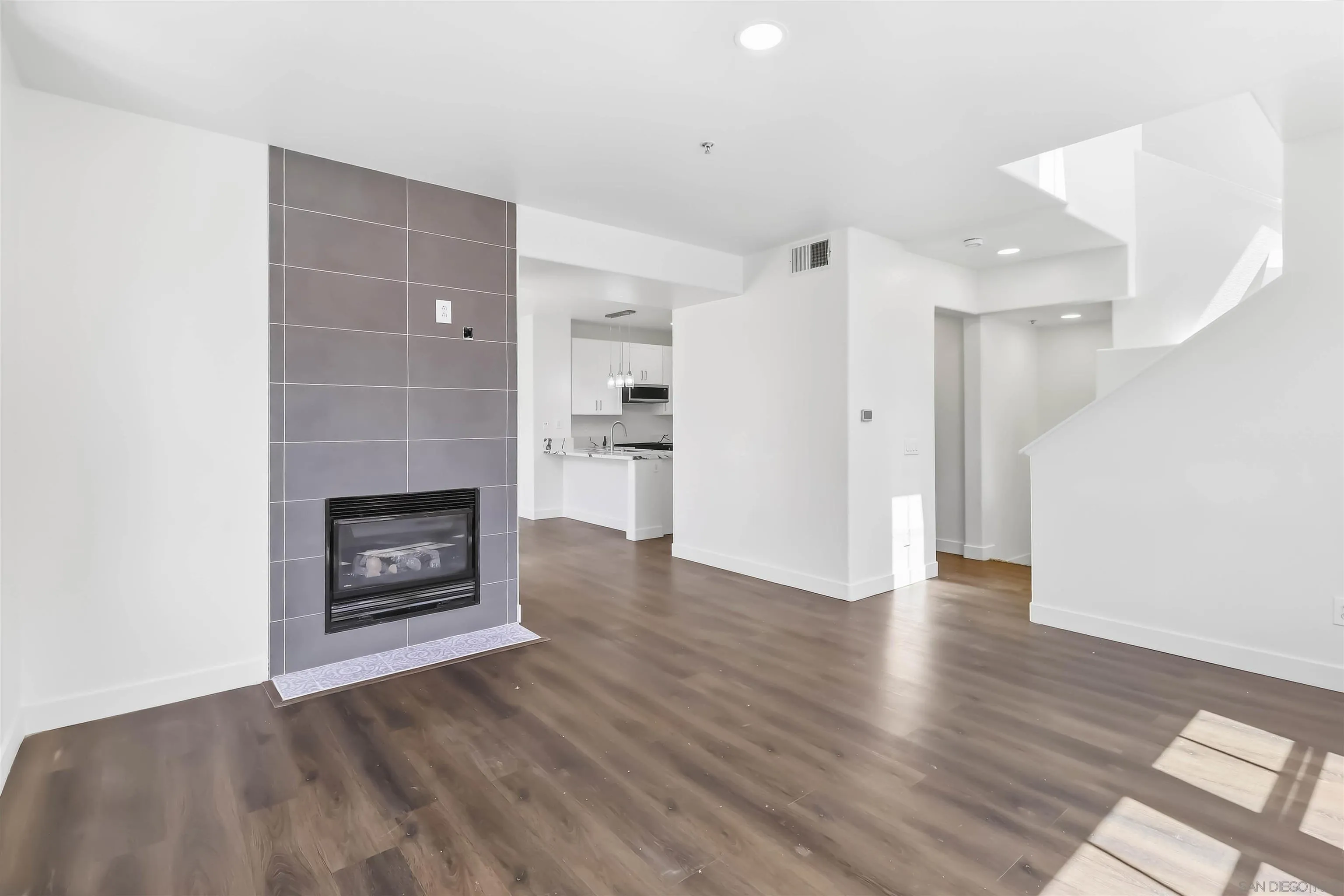 https://cdn.realtyfeed.com/cdn/127/260022857/206fb0104bf481f5460cc01dca4da316.webp