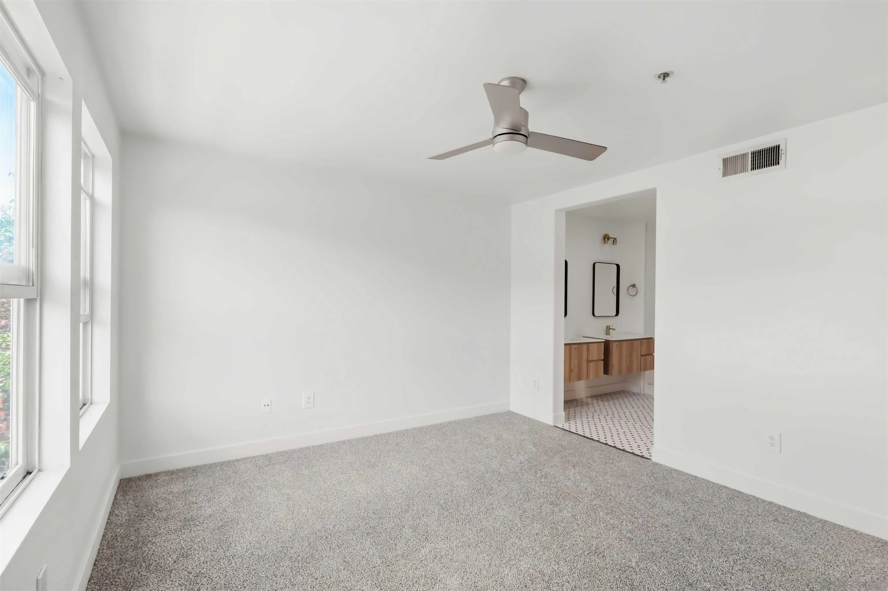 https://cdn.realtyfeed.com/cdn/127/260022857/2592987885036287978dfeba537eb99d.webp