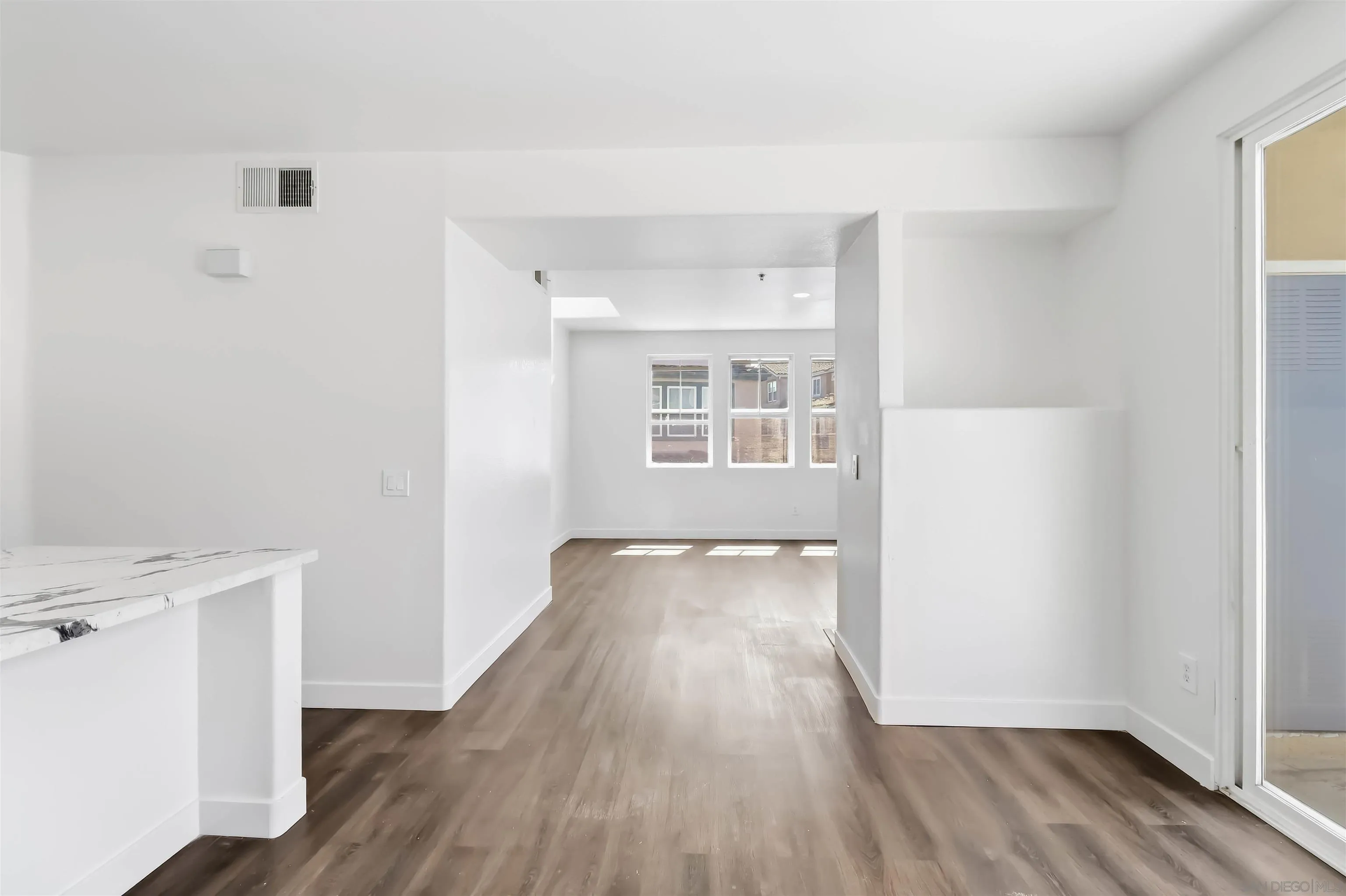 https://cdn.realtyfeed.com/cdn/127/260022857/37e3d7e8c1005f43051fc18b0b8e7303.webp