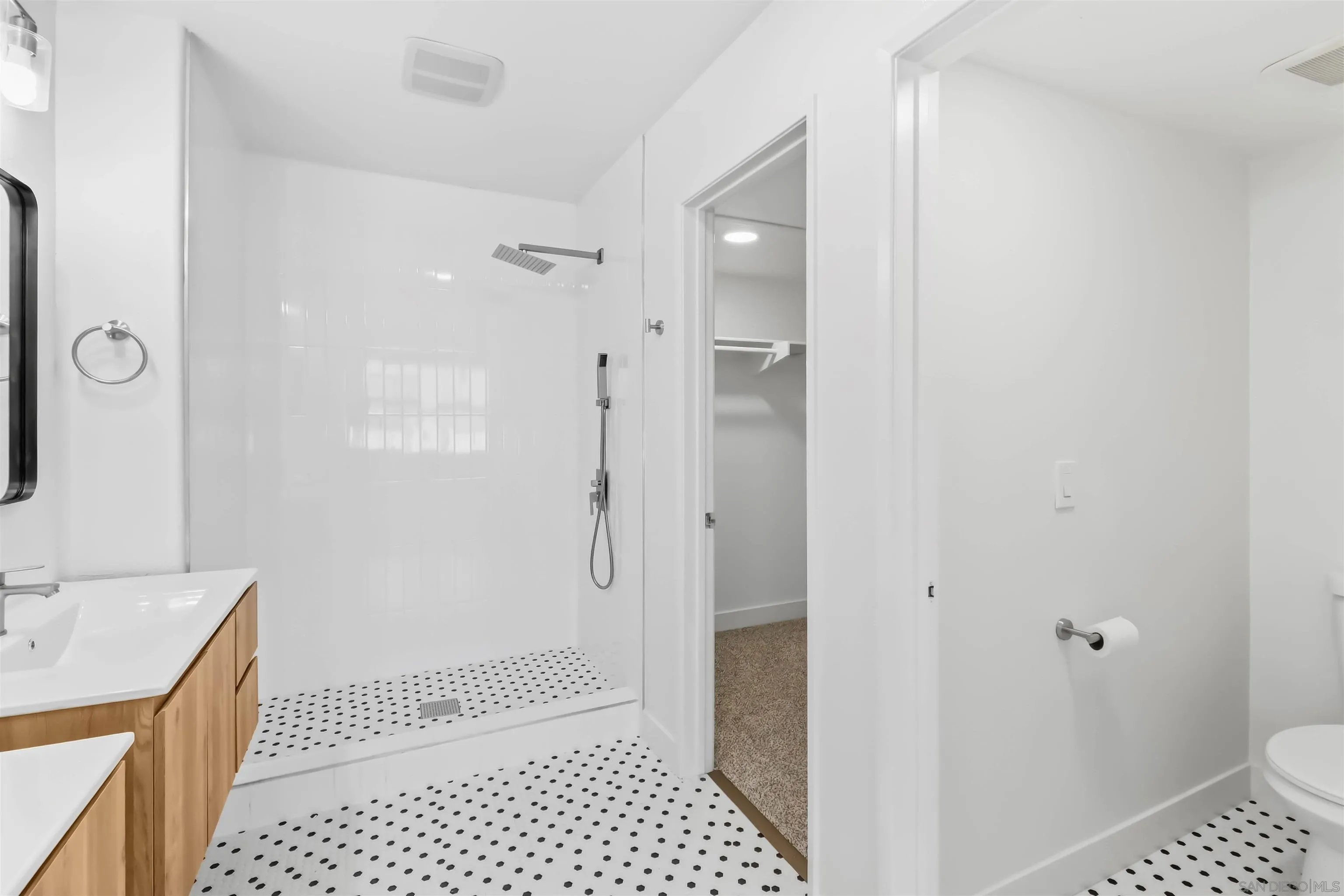 https://cdn.realtyfeed.com/cdn/127/260022857/399082fd1f1ba4e10416a36be3493efd.webp
