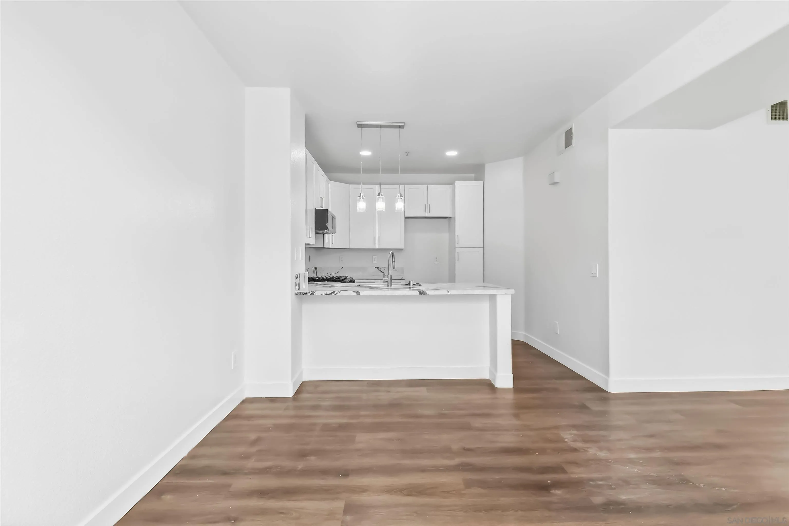 https://cdn.realtyfeed.com/cdn/127/260022857/4dcb58bf4a59588f8a73b858b29d2bd9.webp