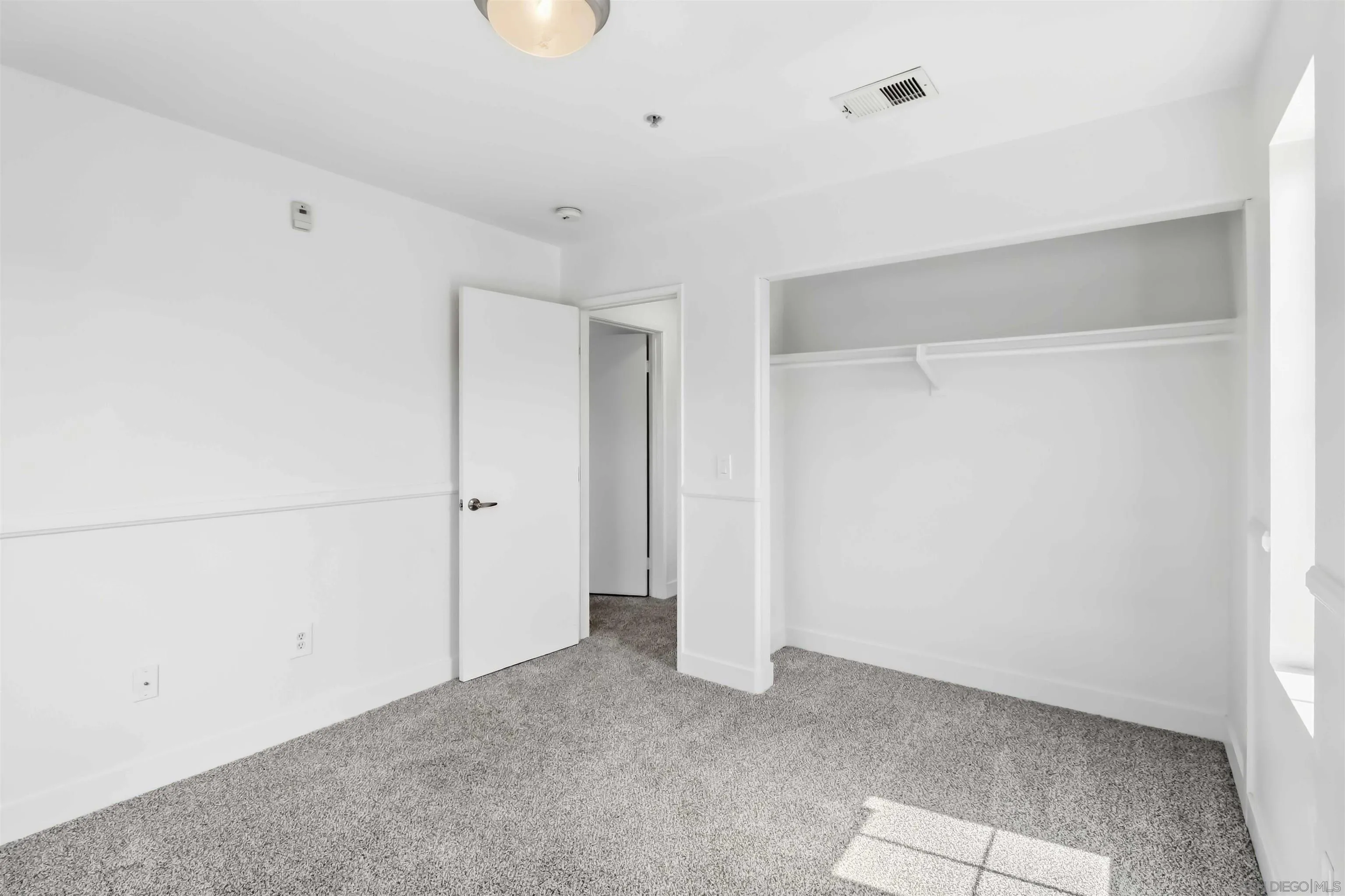 https://cdn.realtyfeed.com/cdn/127/260022857/55cf3fcd4b5fe6afe97a26f4c20e6393.webp
