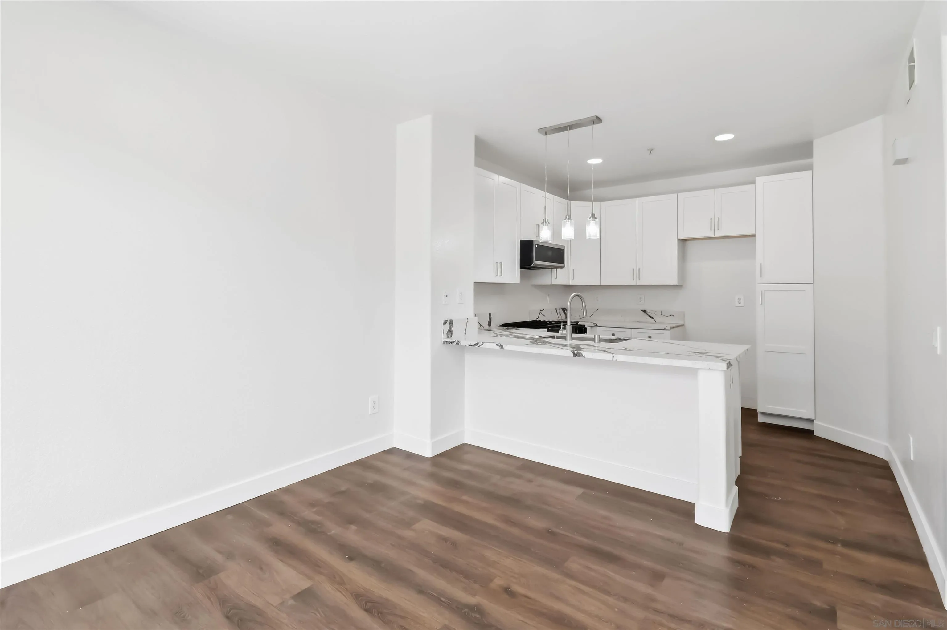 https://cdn.realtyfeed.com/cdn/127/260022857/7022a06e27758aa03291b121097fe8d9.webp