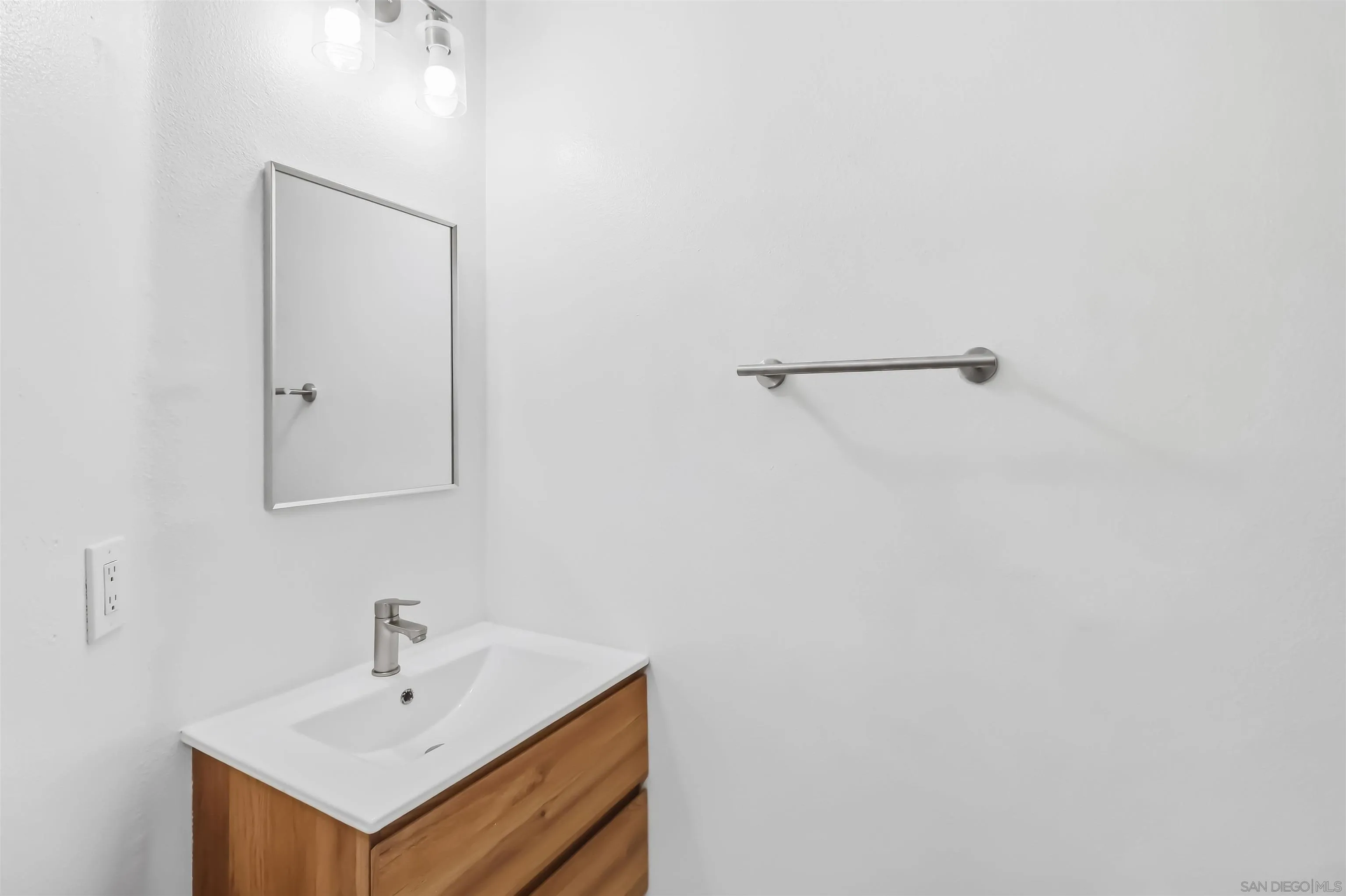 https://cdn.realtyfeed.com/cdn/127/260022857/881d8f95cf3291187001996f3e18c4b2.webp