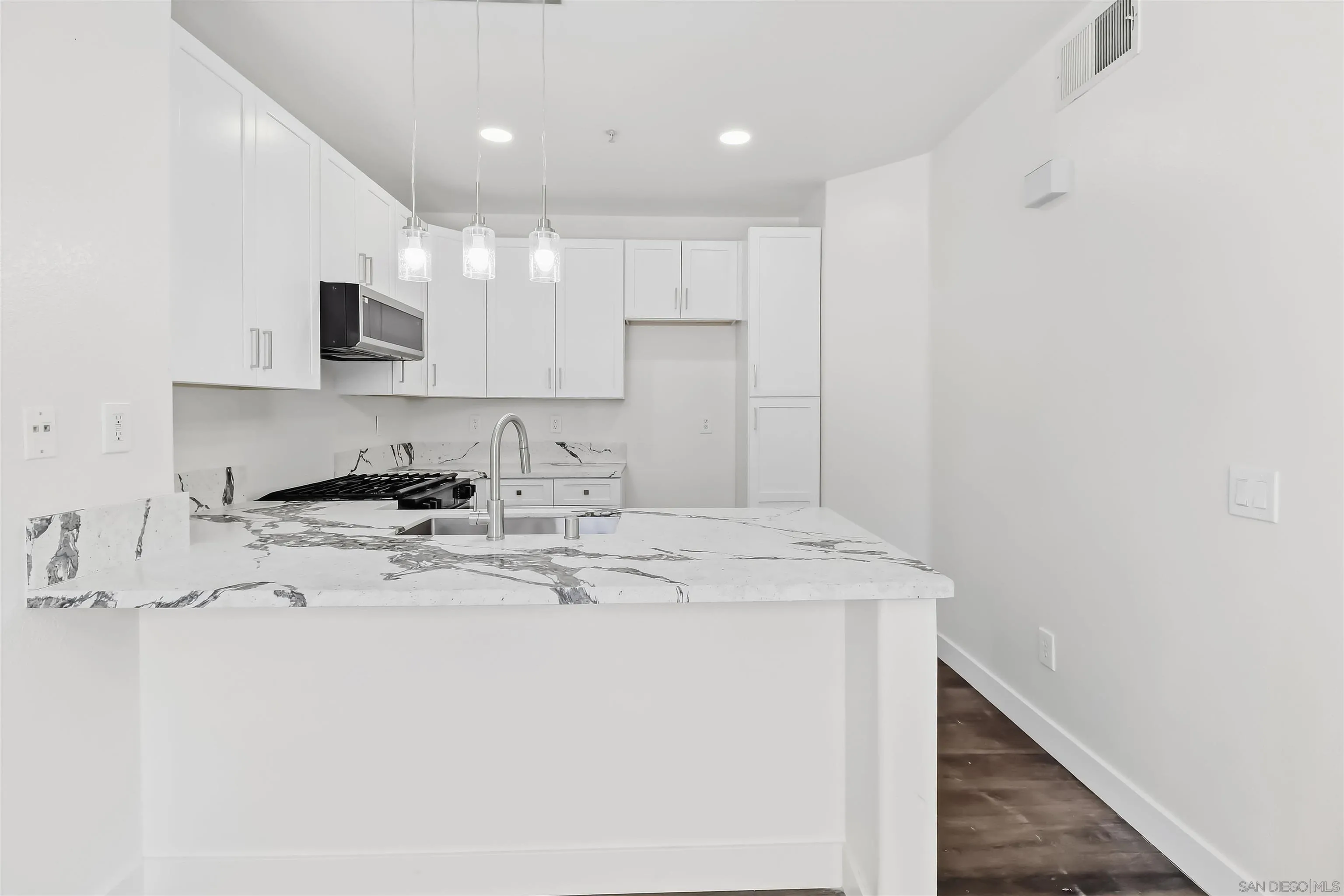 https://cdn.realtyfeed.com/cdn/127/260022857/dcad602f4807344940c2bcb65a184009.webp