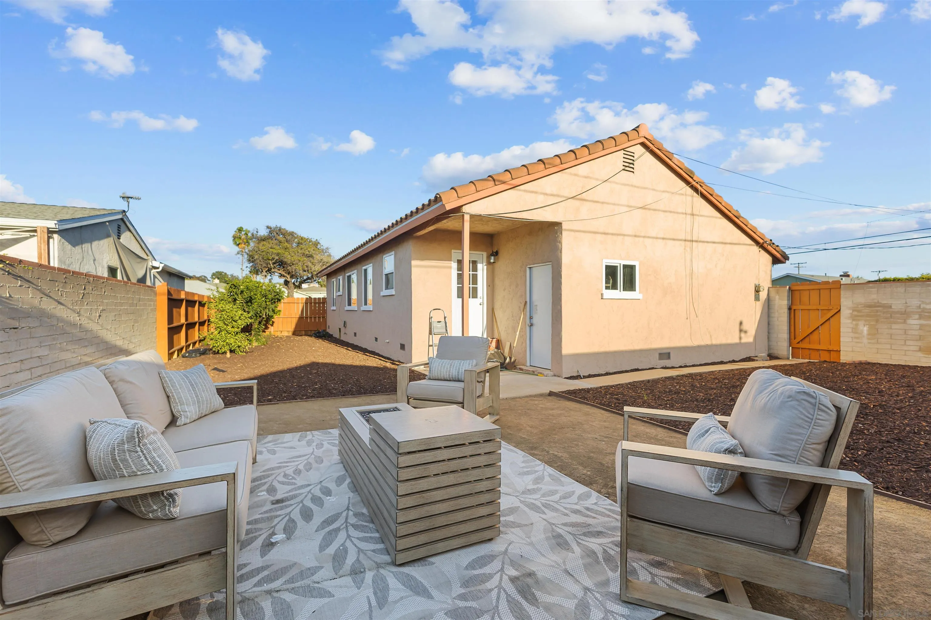 https://cdn.realtyfeed.com/cdn/127/260022858/9e7d2eee6ec8d6d9e7b948f22922a566.webp