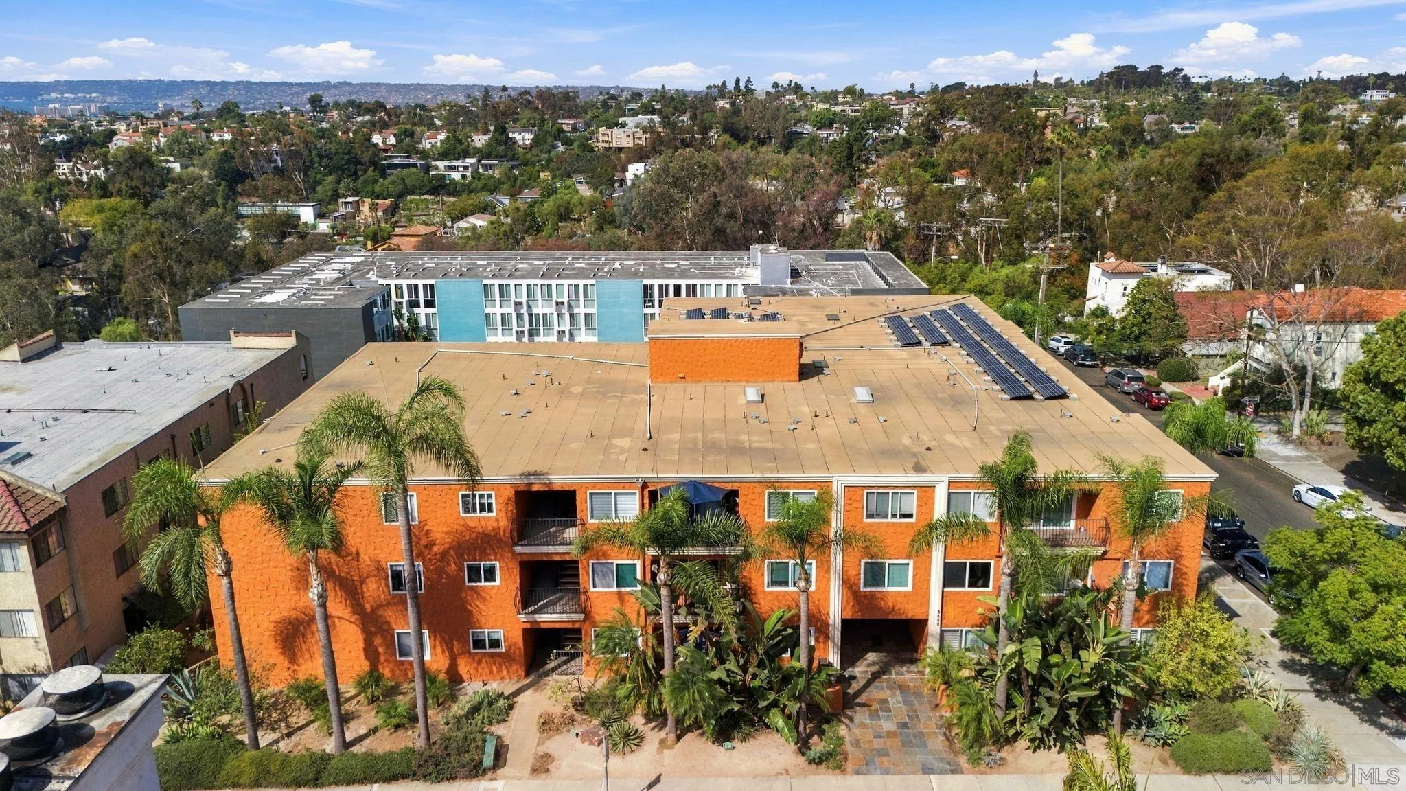 https://cdn.realtyfeed.com/cdn/127/260022859/772f6ffa6bfe93358e50844ae352681e.webp