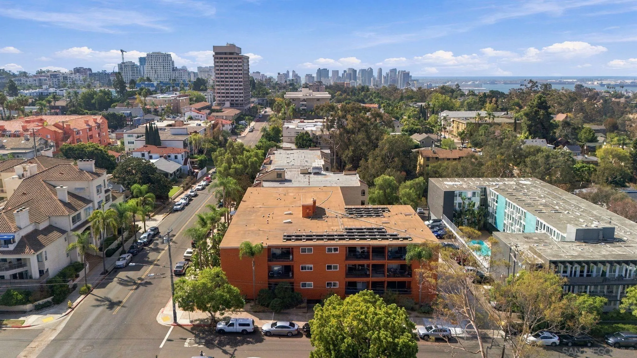 https://cdn.realtyfeed.com/cdn/127/260022859/b6ce777b5bd2e35cde16722793281e44.webp