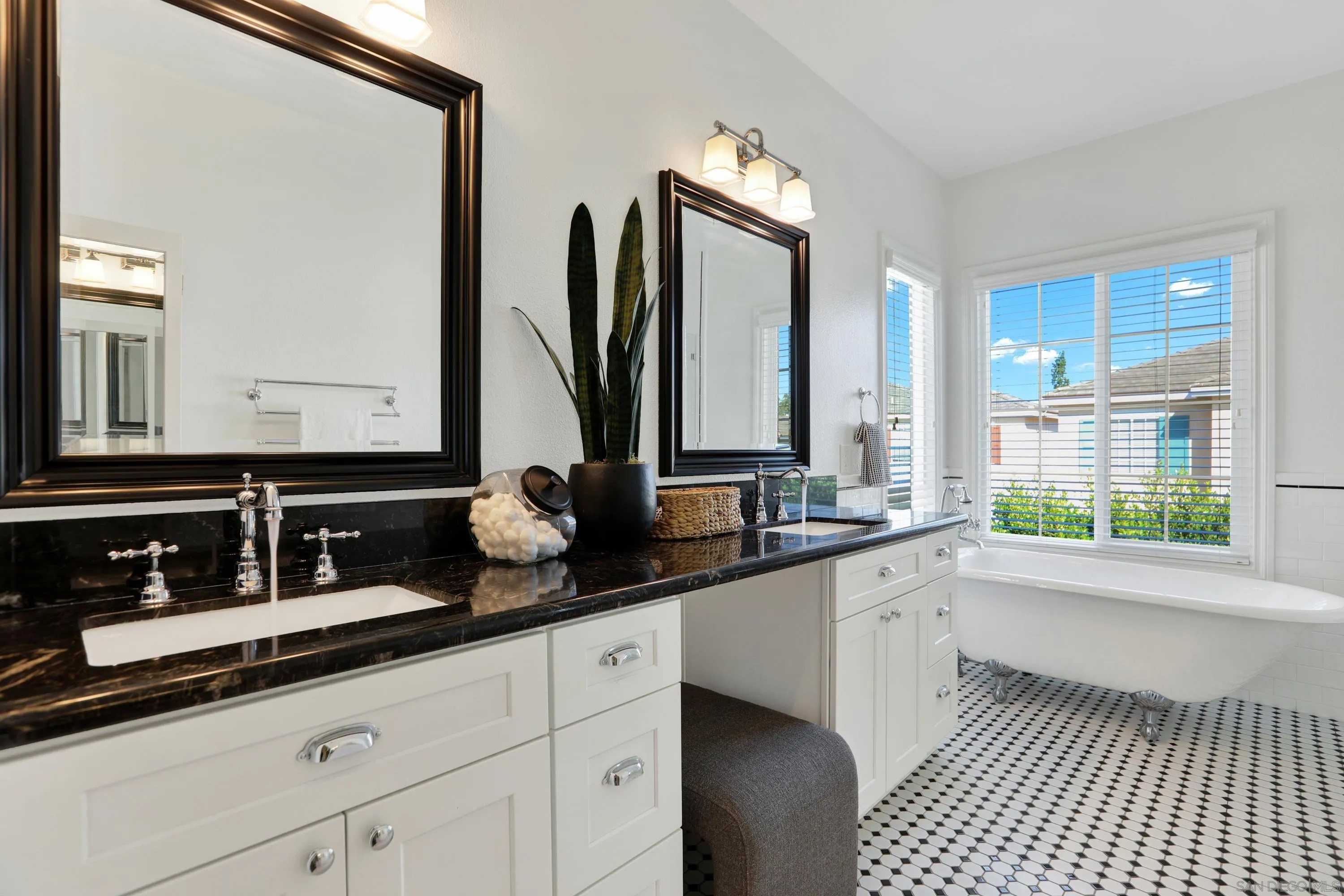 https://cdn.realtyfeed.com/cdn/127/260022861/a28d54899253dd75482ce2d02acaf672.webp