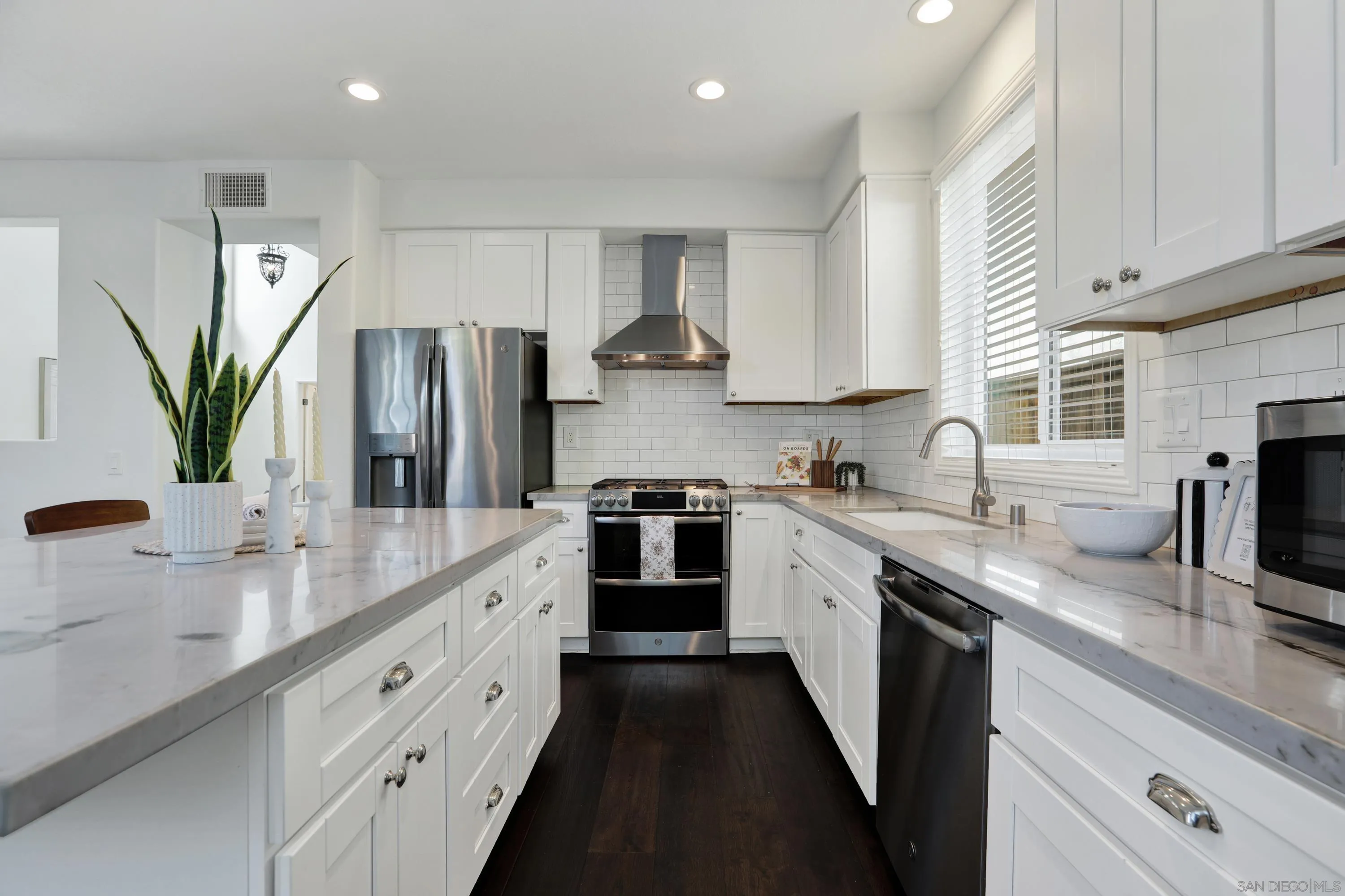 https://cdn.realtyfeed.com/cdn/127/260022861/b4b264216e4152cf5aa3ca93bf971826.webp