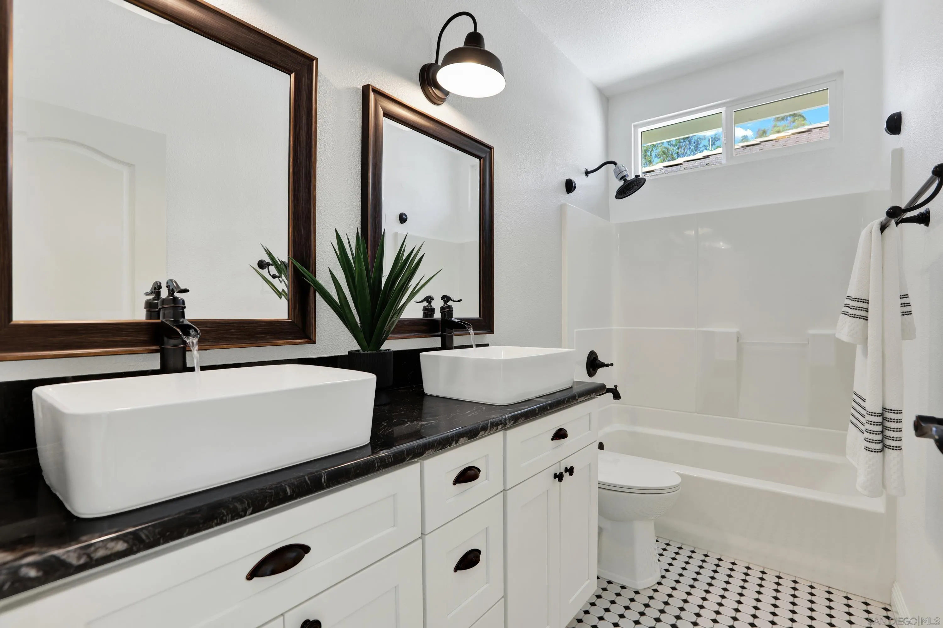 https://cdn.realtyfeed.com/cdn/127/260022861/d41b32d19714401962be29eba1540df2.webp