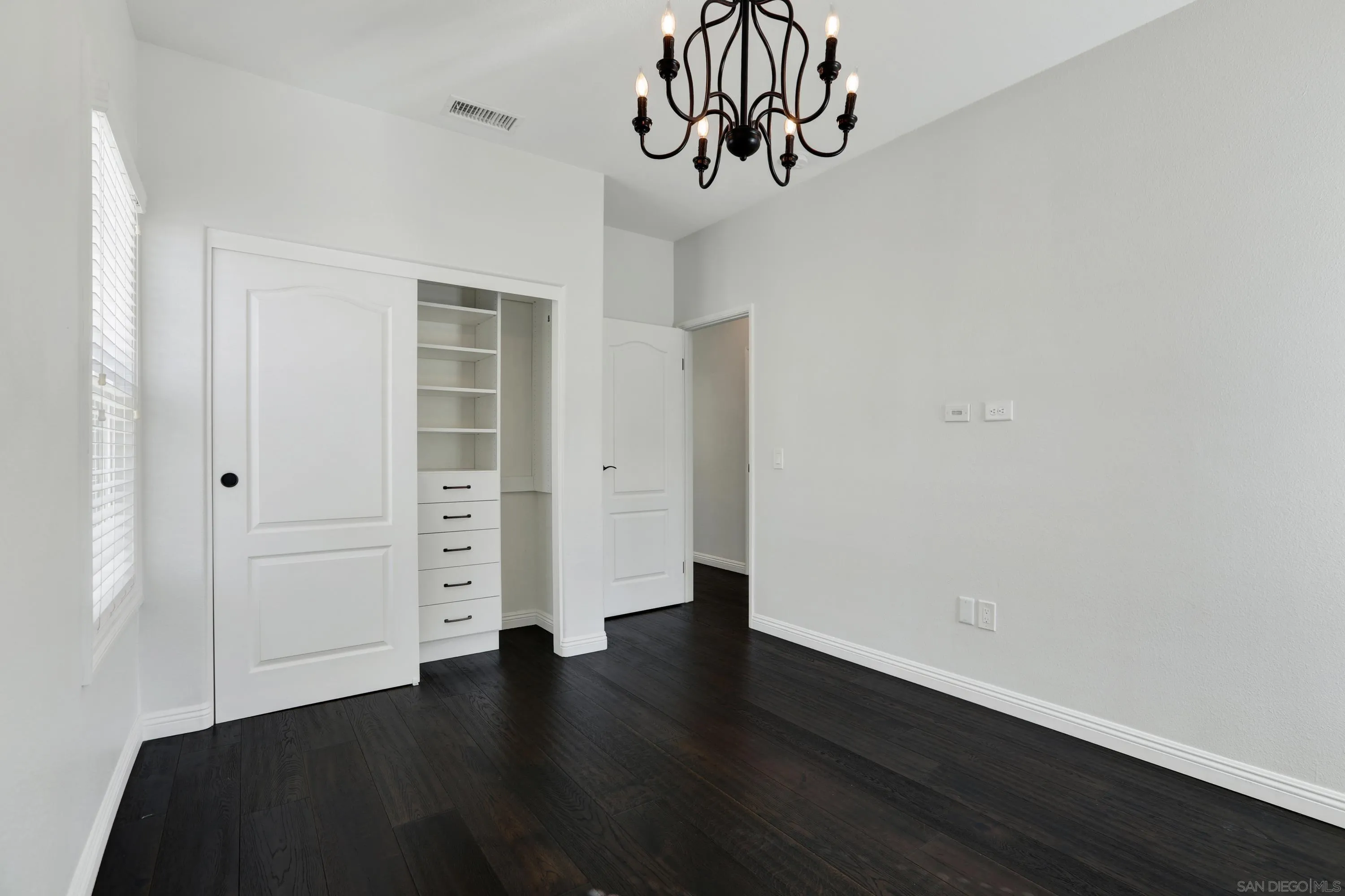 https://cdn.realtyfeed.com/cdn/127/260022861/dc344390c7085e9118753b2162e2c479.webp