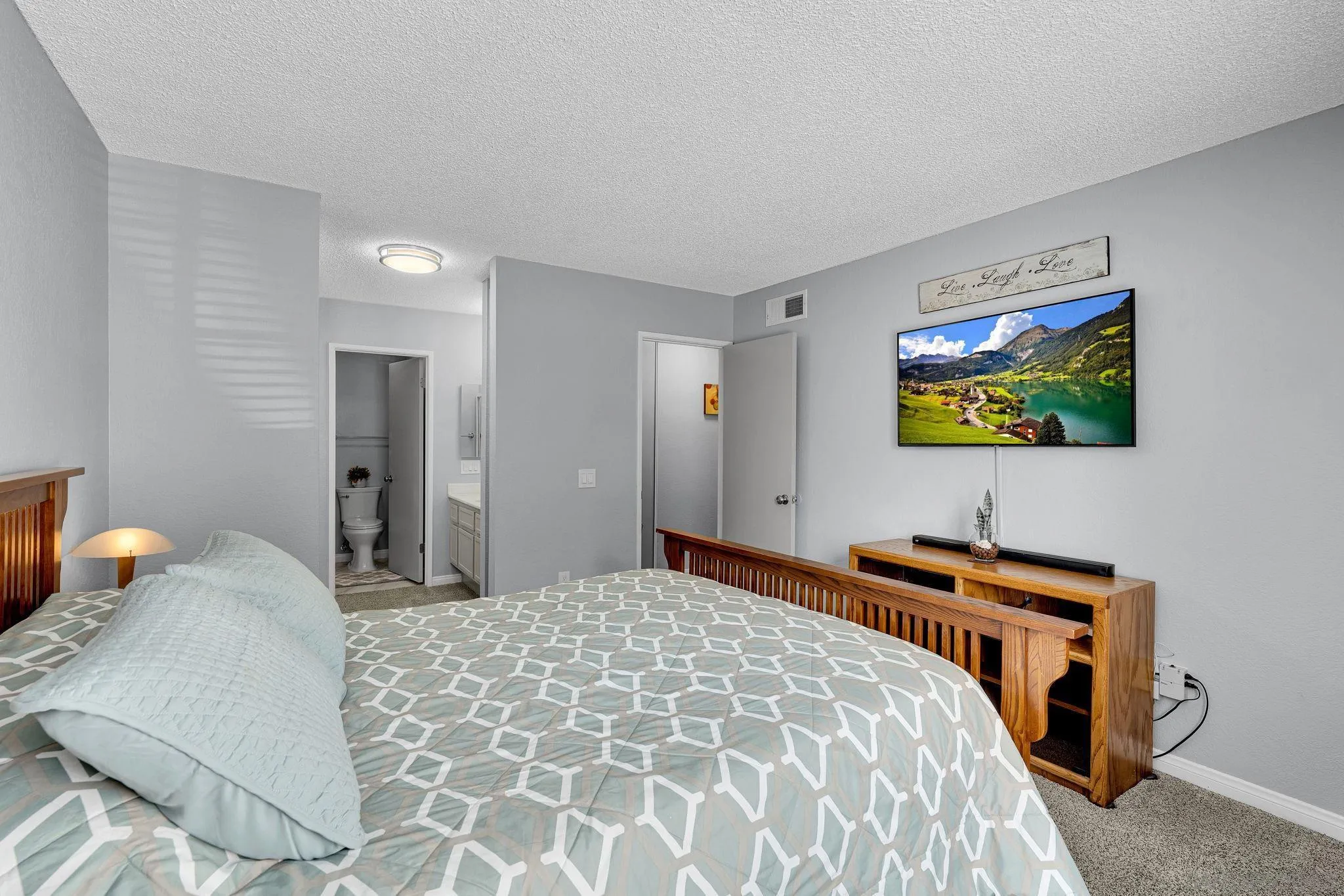 https://cdn.realtyfeed.com/cdn/127/260022863/1cb8b4aec895bfb20ec60ded9db5e37c.webp