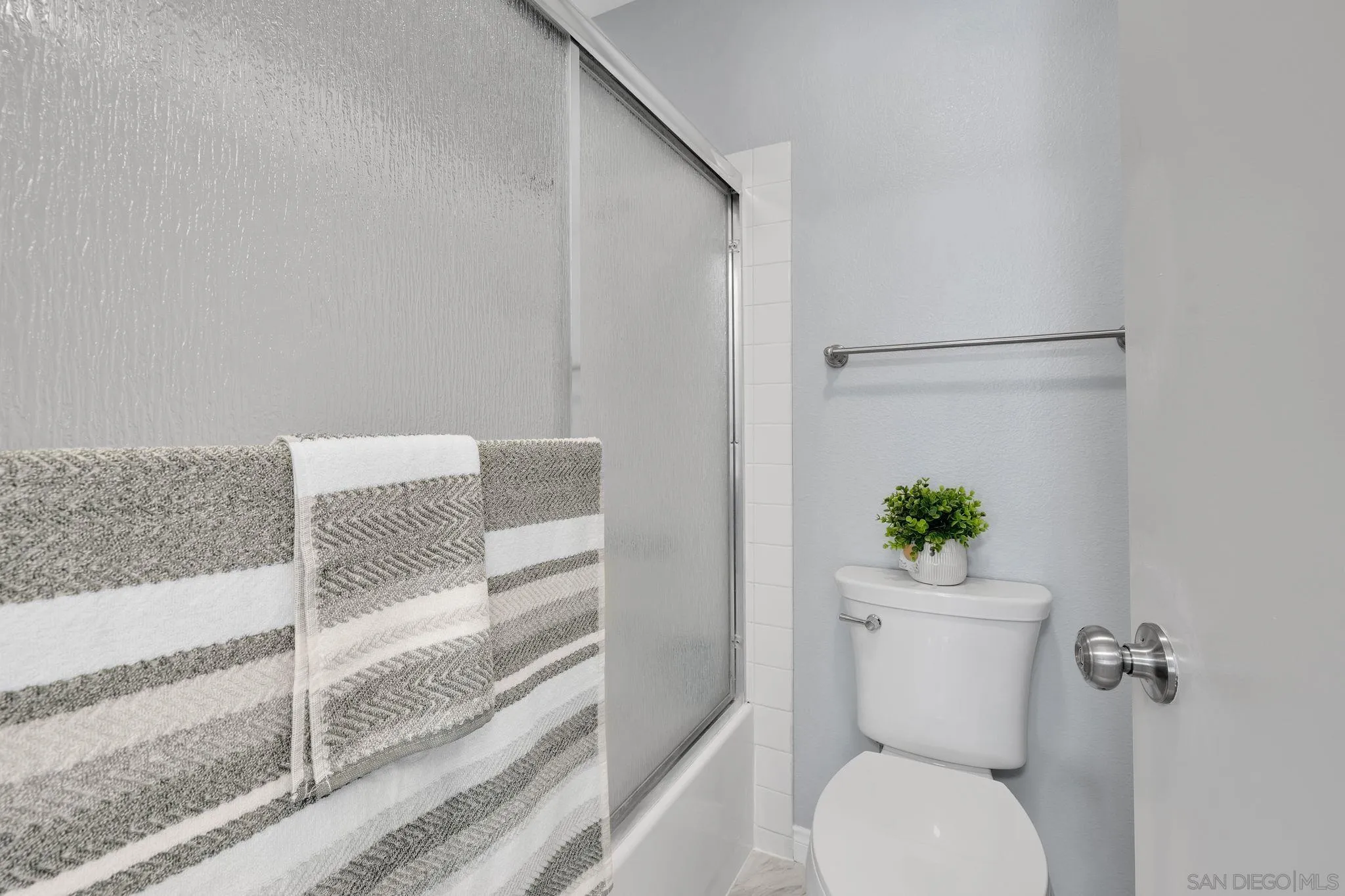 https://cdn.realtyfeed.com/cdn/127/260022863/7979ac4ca3ece6e1b416f43a0f348fce.webp