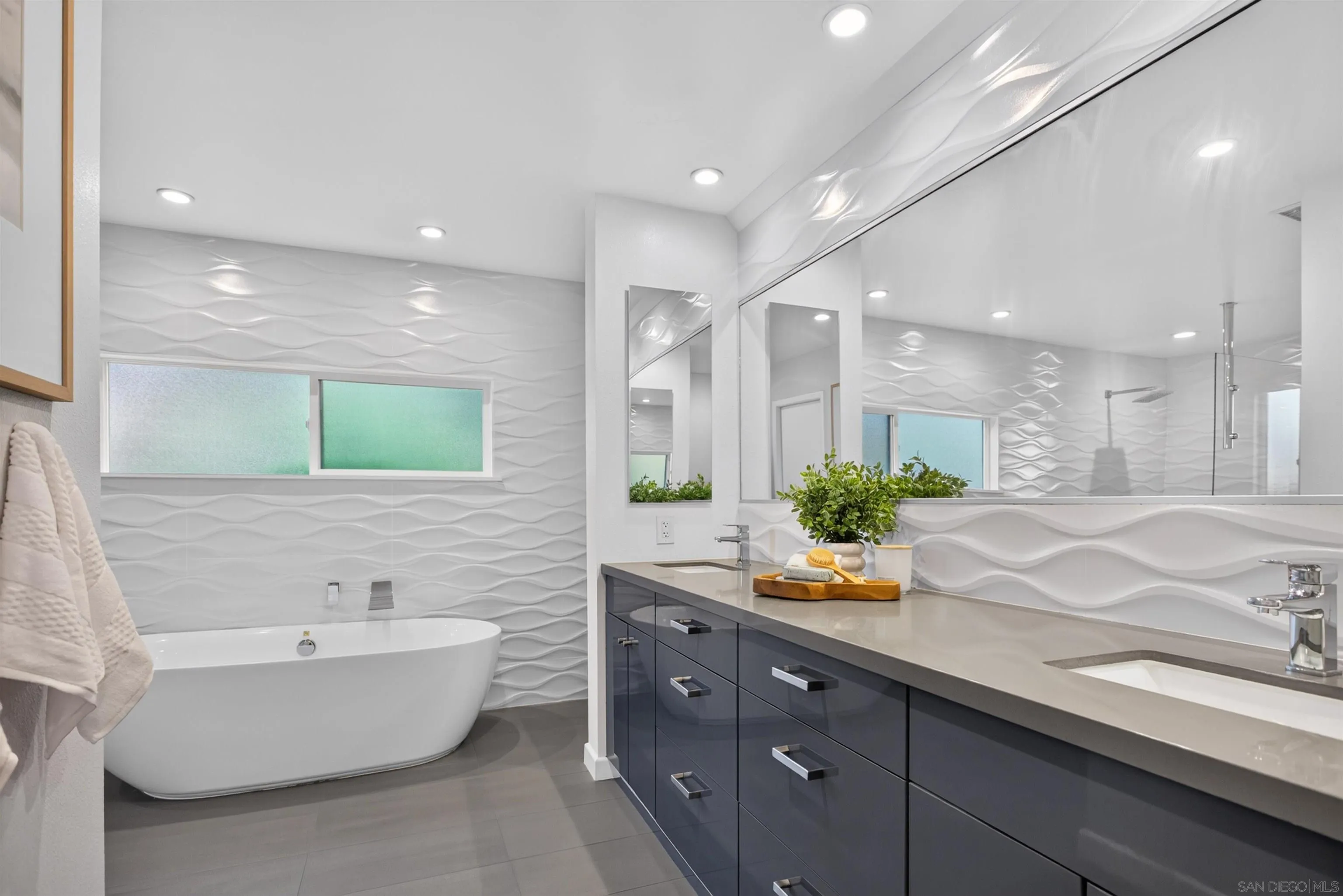 https://cdn.realtyfeed.com/cdn/127/260022865/79f9e2cdce9fbd809c54fee411dcc1f7.webp
