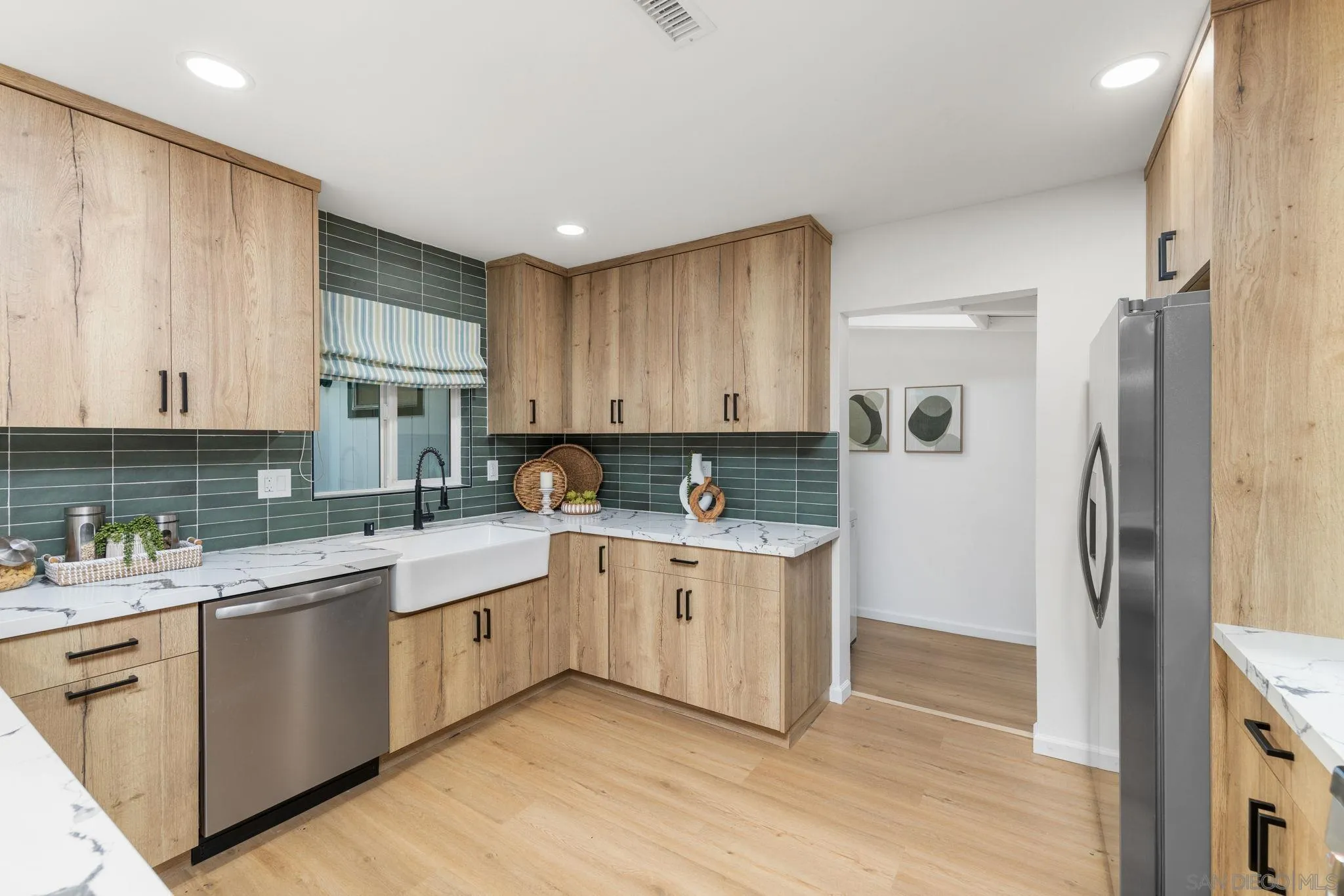 https://cdn.realtyfeed.com/cdn/127/260022876/5a06f11b1210cfc7598d51cc3aa31fc1.webp