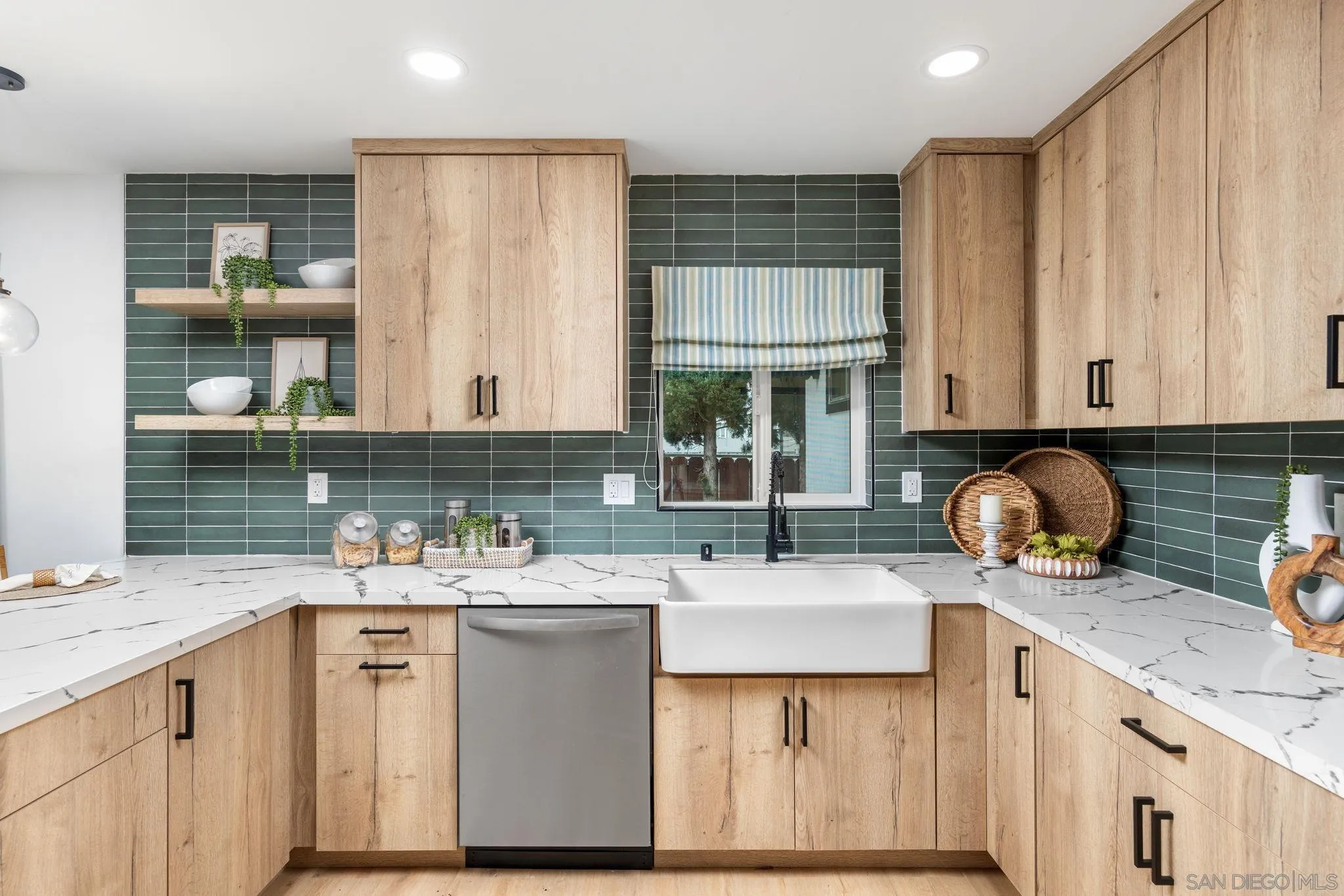 https://cdn.realtyfeed.com/cdn/127/260022876/992e9bea5cf2269ea7162bb0a441ccd6.webp