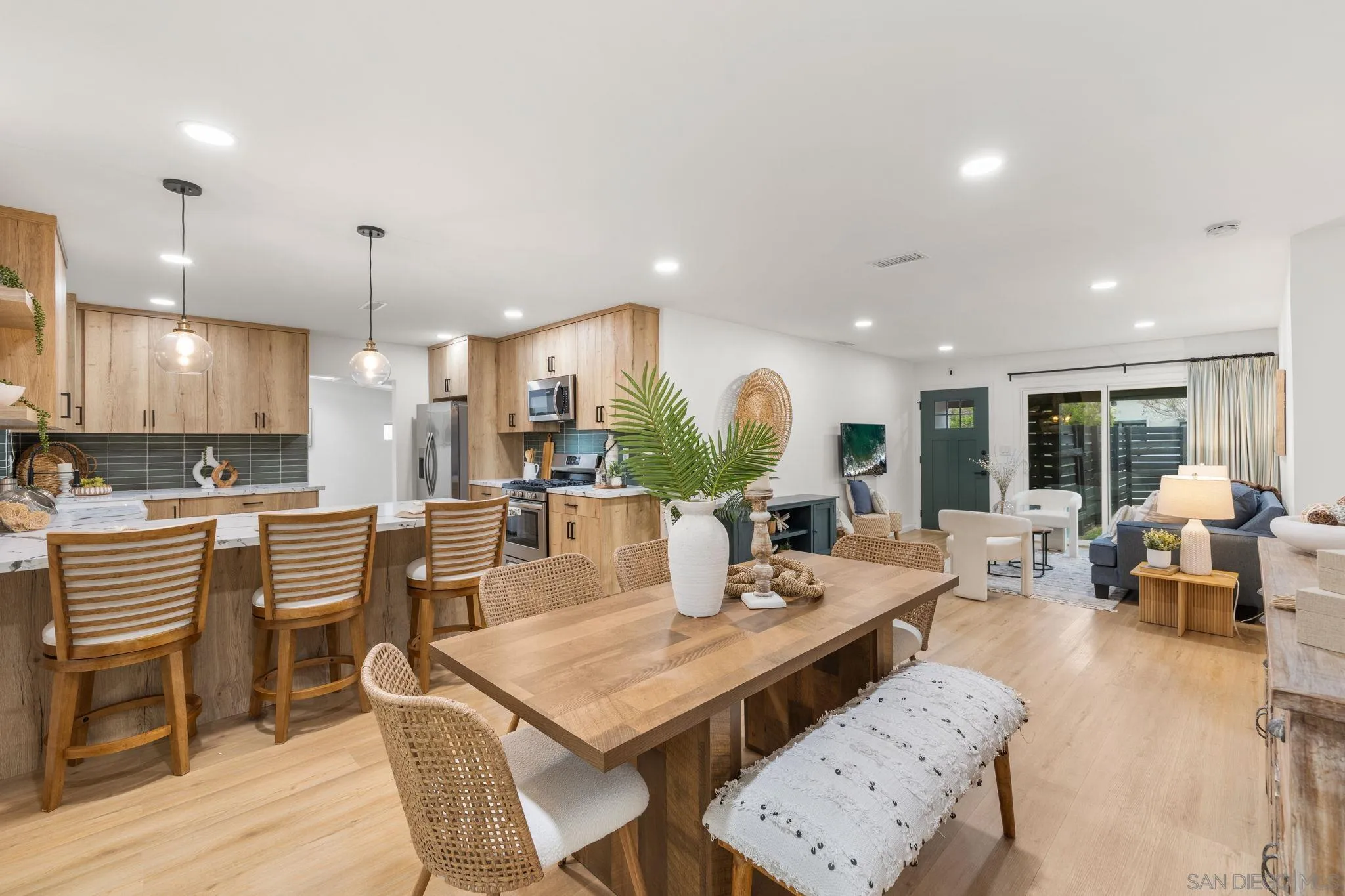 https://cdn.realtyfeed.com/cdn/127/260022876/9f5c75f9a5bed92c5fb788134fdaf95e.webp
