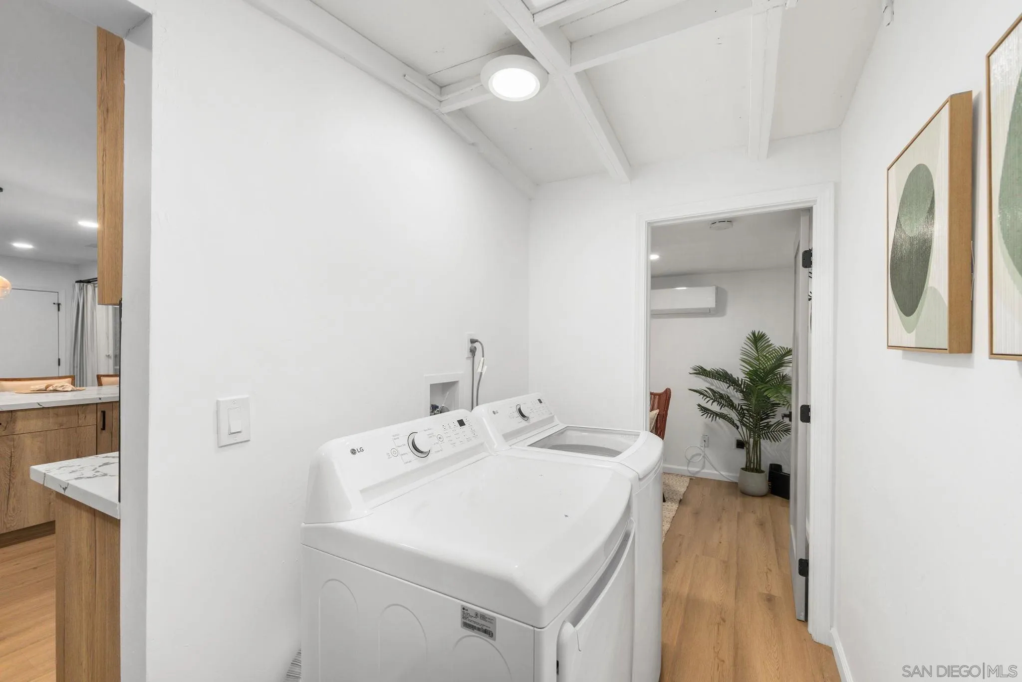 https://cdn.realtyfeed.com/cdn/127/260022876/be3db60bfceea5ac9c8e39916e1170c1.webp