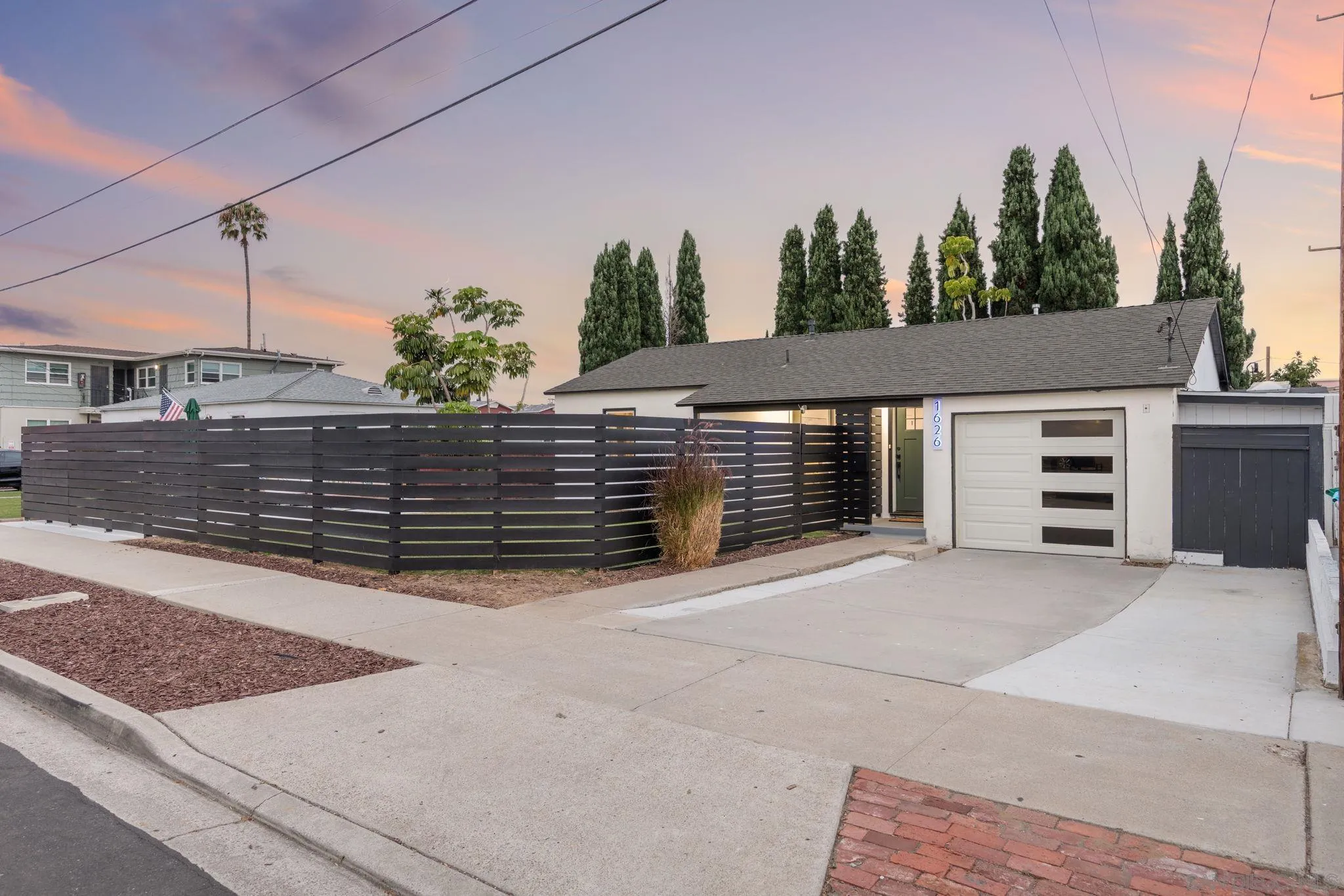 https://cdn.realtyfeed.com/cdn/127/260022876/f624c43f14ecb4e0149bd2cb93fb4d66.webp