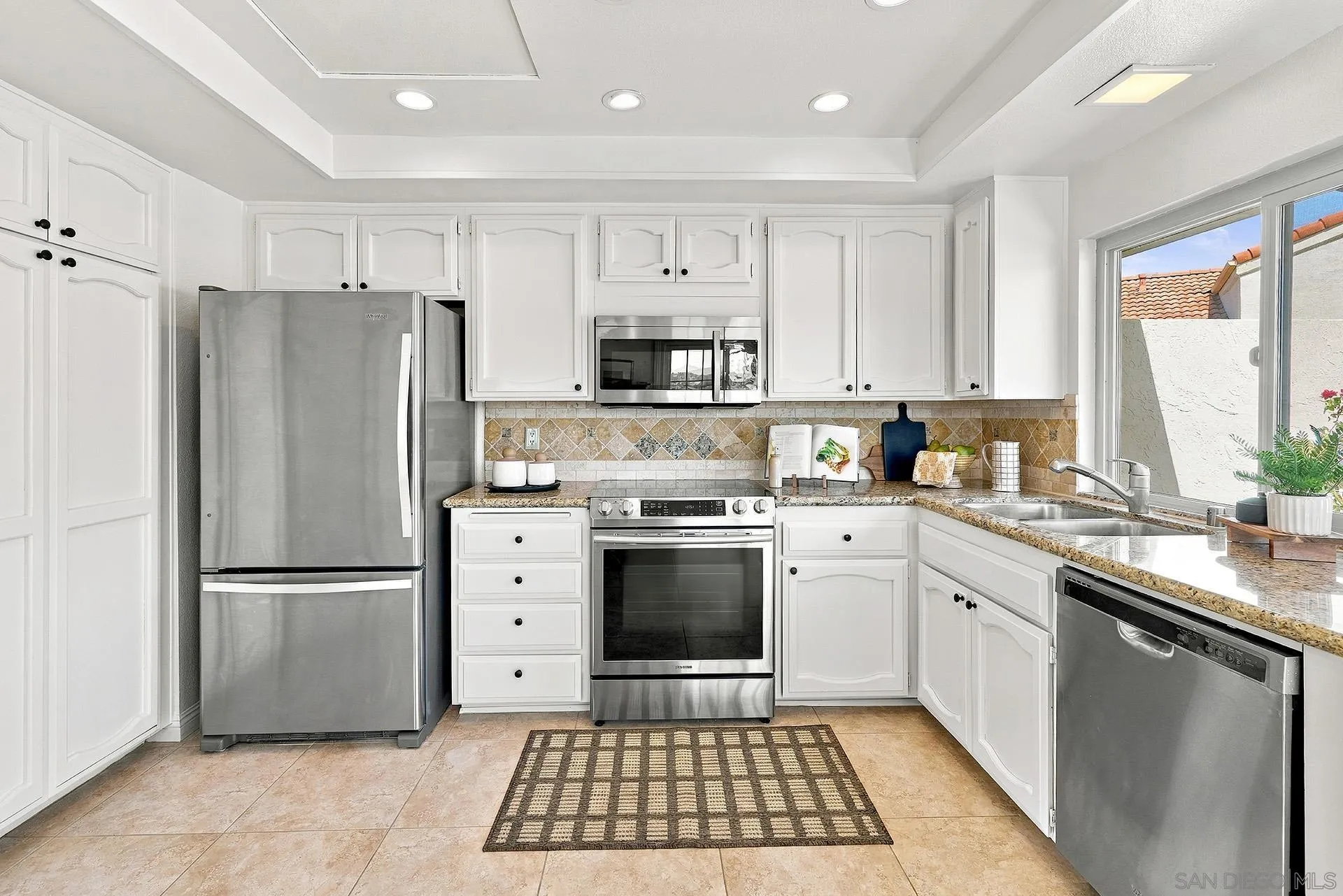 https://cdn.realtyfeed.com/cdn/127/260022883/87357ec5c719bb0f7ad3345b60af2f52.webp
