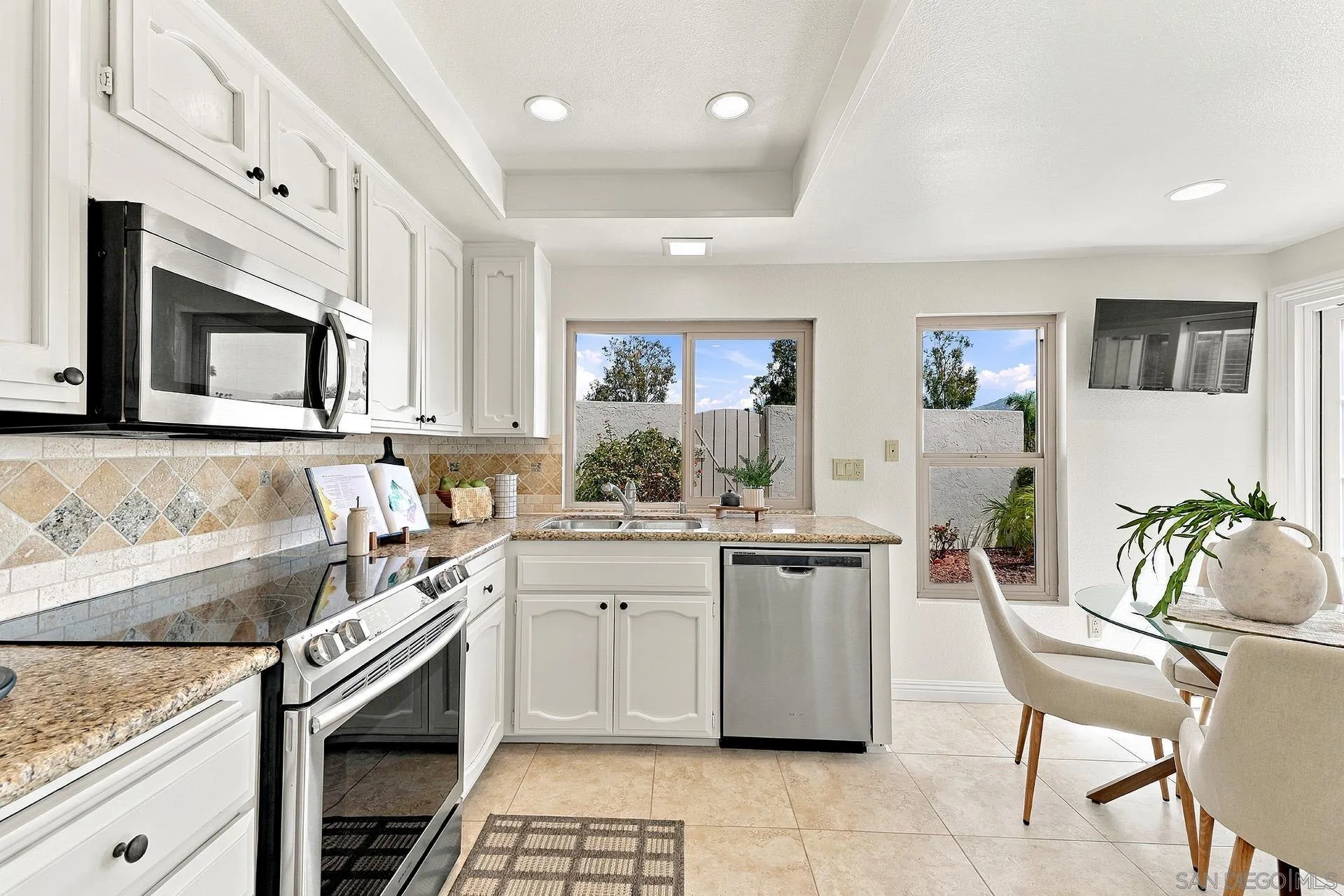 https://cdn.realtyfeed.com/cdn/127/260022883/9685772bd2dd6284be87909de98e7c18.webp