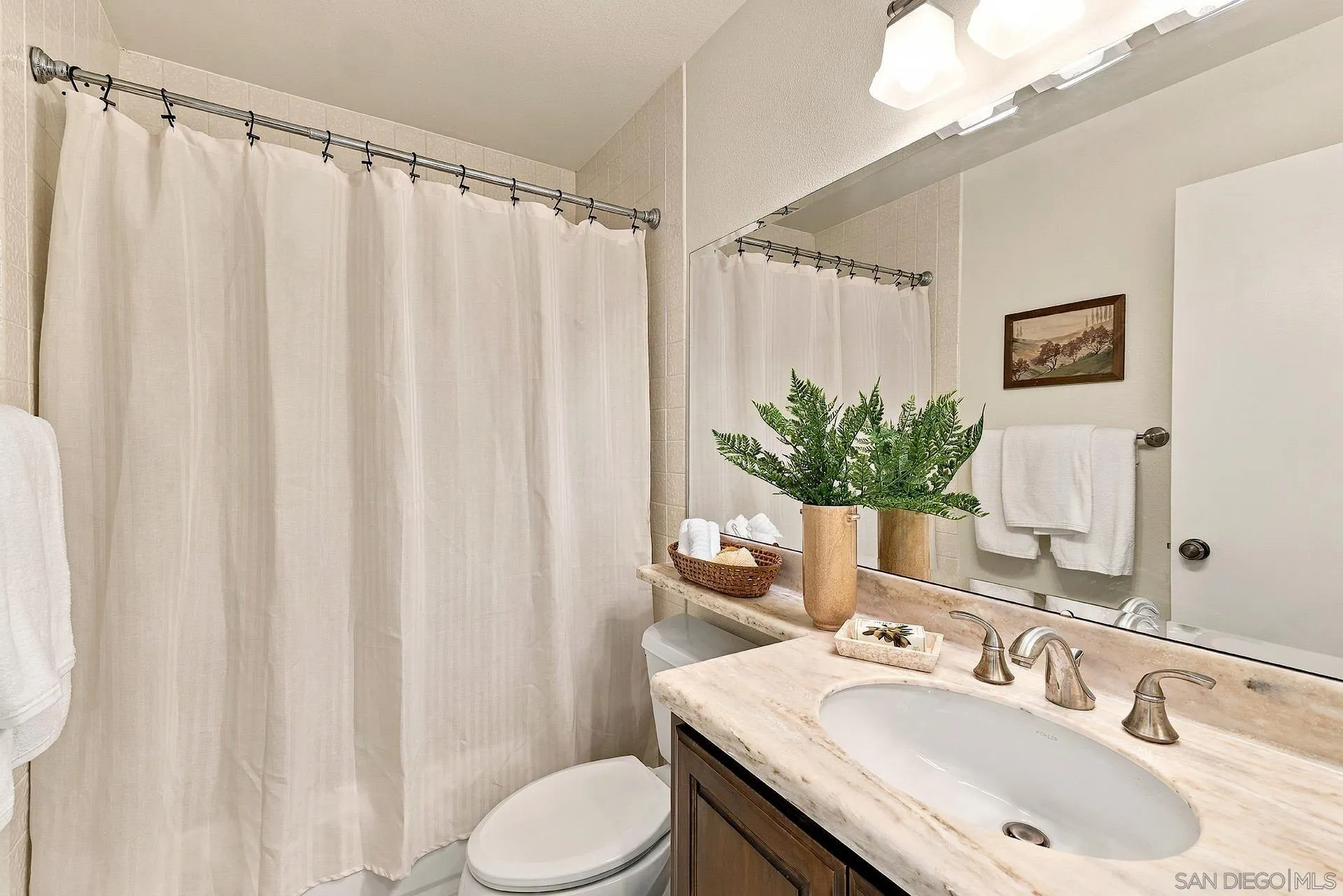 https://cdn.realtyfeed.com/cdn/127/260022883/fd17b4108ca8c9d7ccd00fdfbea2be65.webp