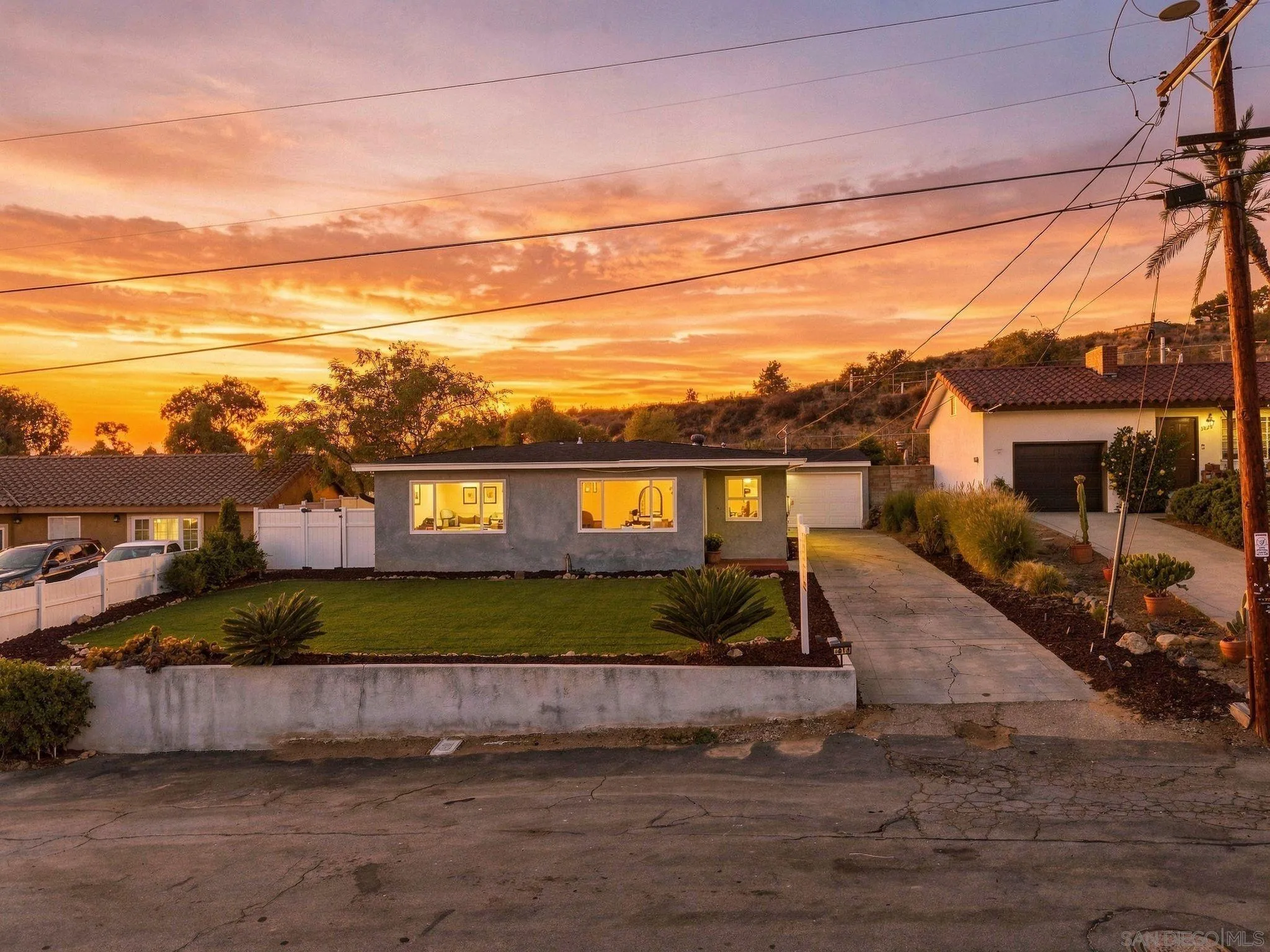 3814 Rojo Tierra, La Mesa, CA 91941 3814 Rojo Tierra, La Mesa, CA 91941