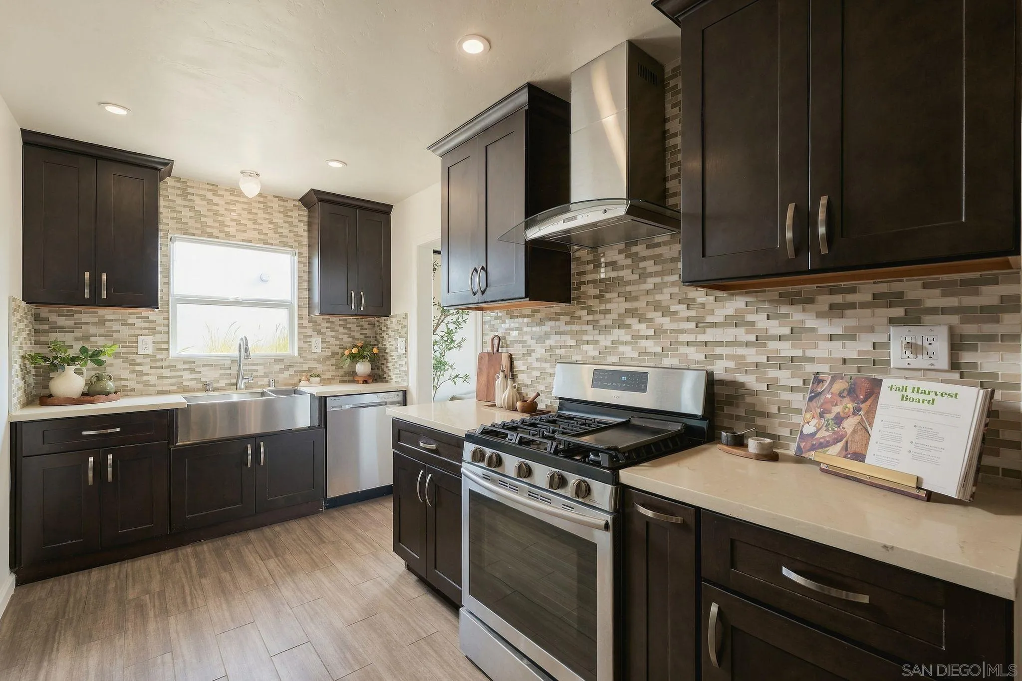3814 Rojo Tierra, La Mesa, CA 91941 3814 Rojo Tierra, La Mesa, CA 91941