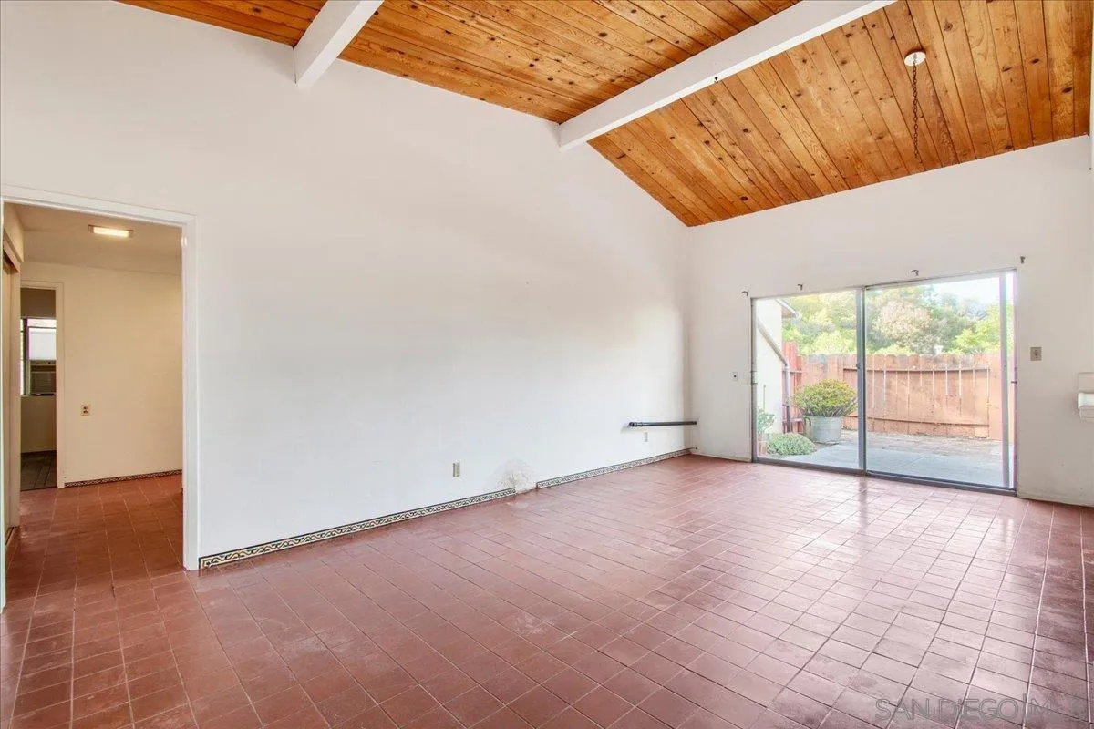 https://cdn.realtyfeed.com/cdn/127/260022885/0f76289e15e78554b95e20dbfb17aee2.webp