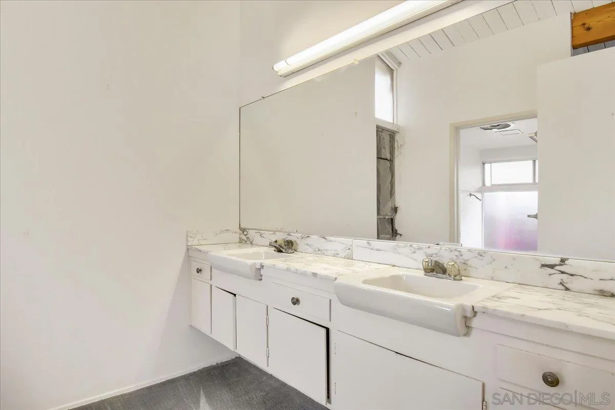 https://cdn.realtyfeed.com/cdn/127/260022885/15d69a2c0a8031d348295dde1aaddbf4.webp