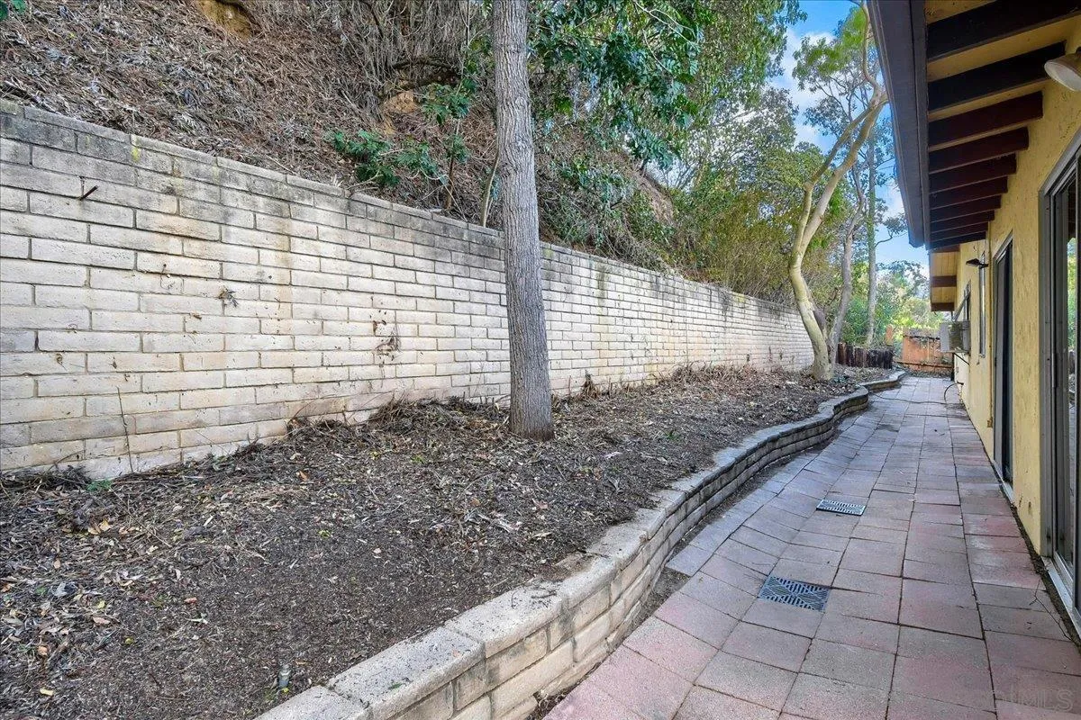https://cdn.realtyfeed.com/cdn/127/260022885/a6d8aadbbb12cd77d84b8f5a201e6a40.webp