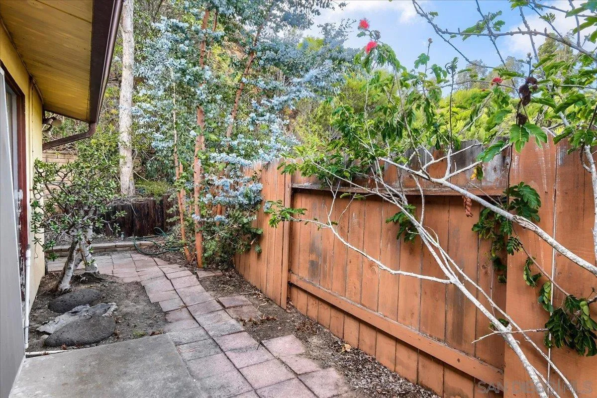 https://cdn.realtyfeed.com/cdn/127/260022885/be28538082a5818025f05c9d9fc40141.webp