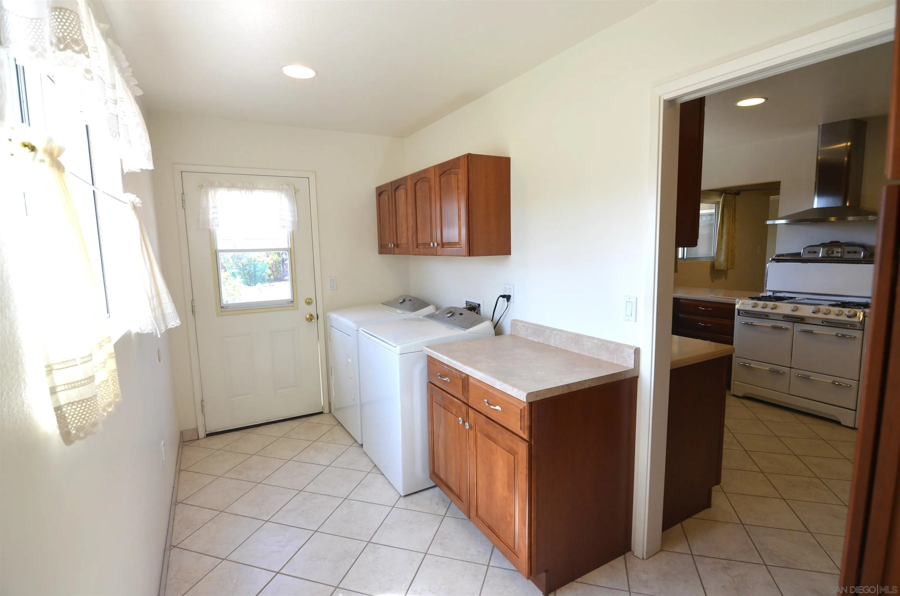 https://cdn.realtyfeed.com/cdn/127/260022887/13edf3be642f658426ff168cf6892e17.webp
