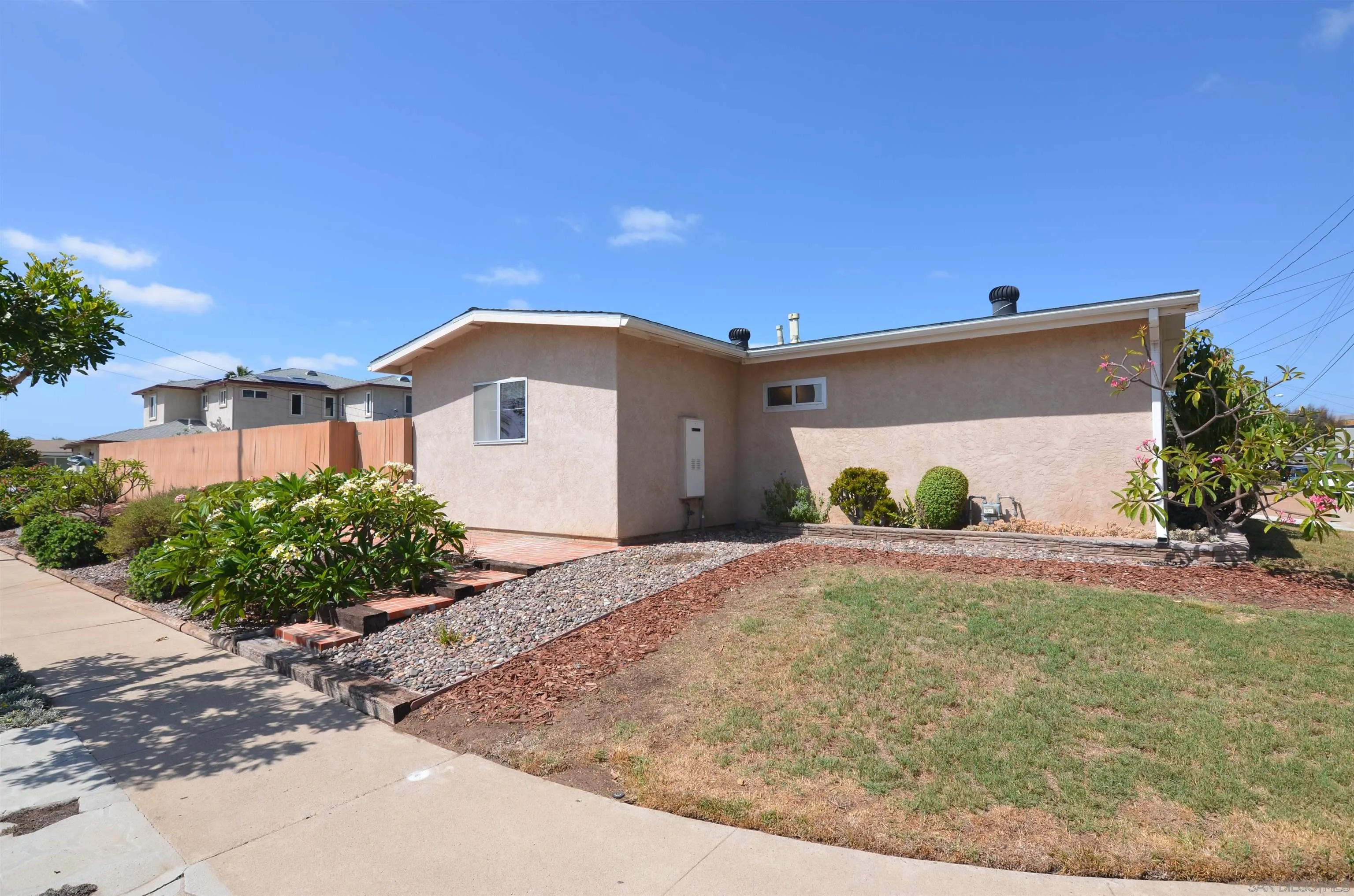 https://cdn.realtyfeed.com/cdn/127/260022887/2f29e6c733633fde82b4762b4dfac23f.webp
