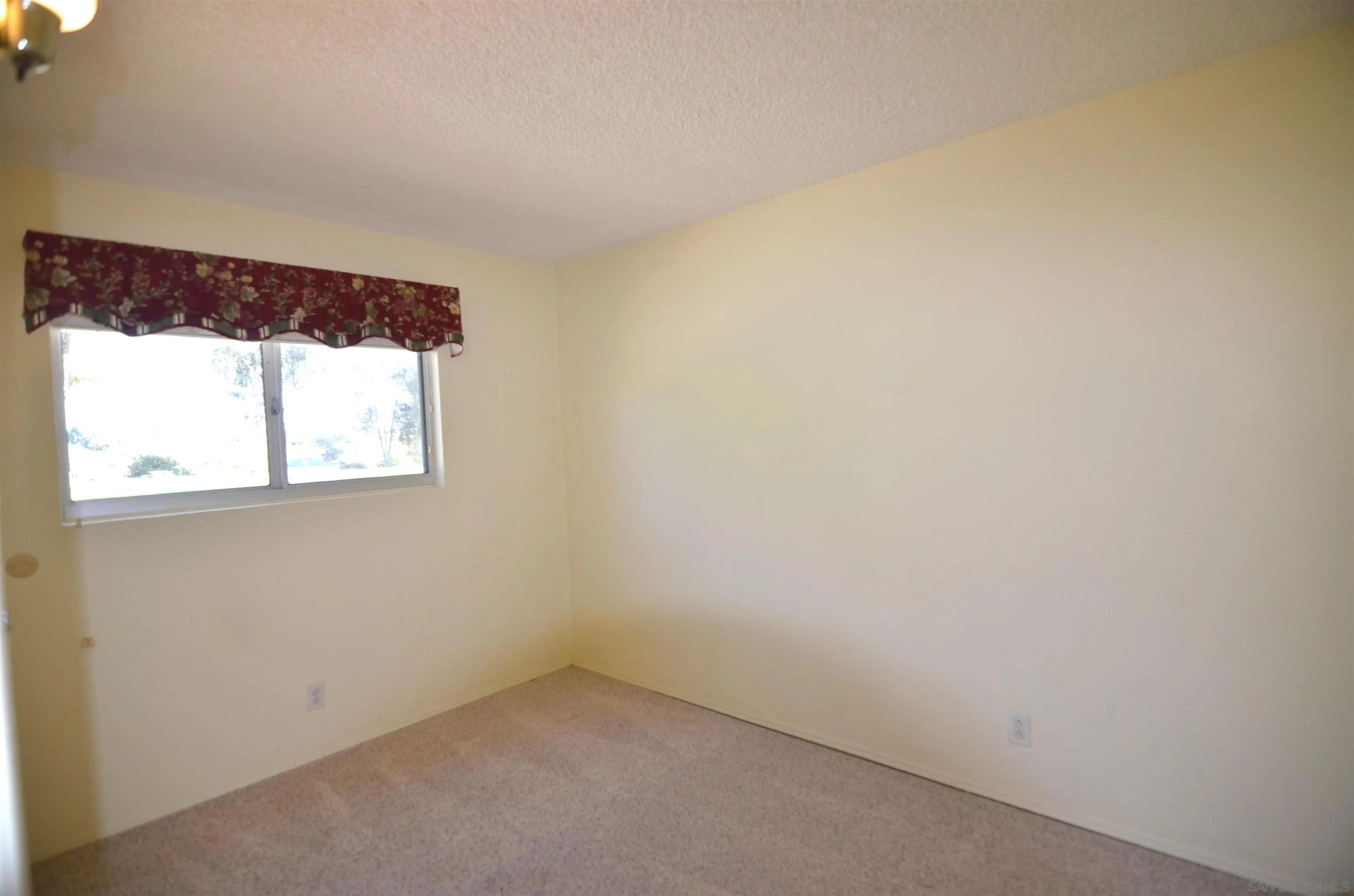 https://cdn.realtyfeed.com/cdn/127/260022887/3a4d9d3e268b28a799e98ce476eab3b7.webp