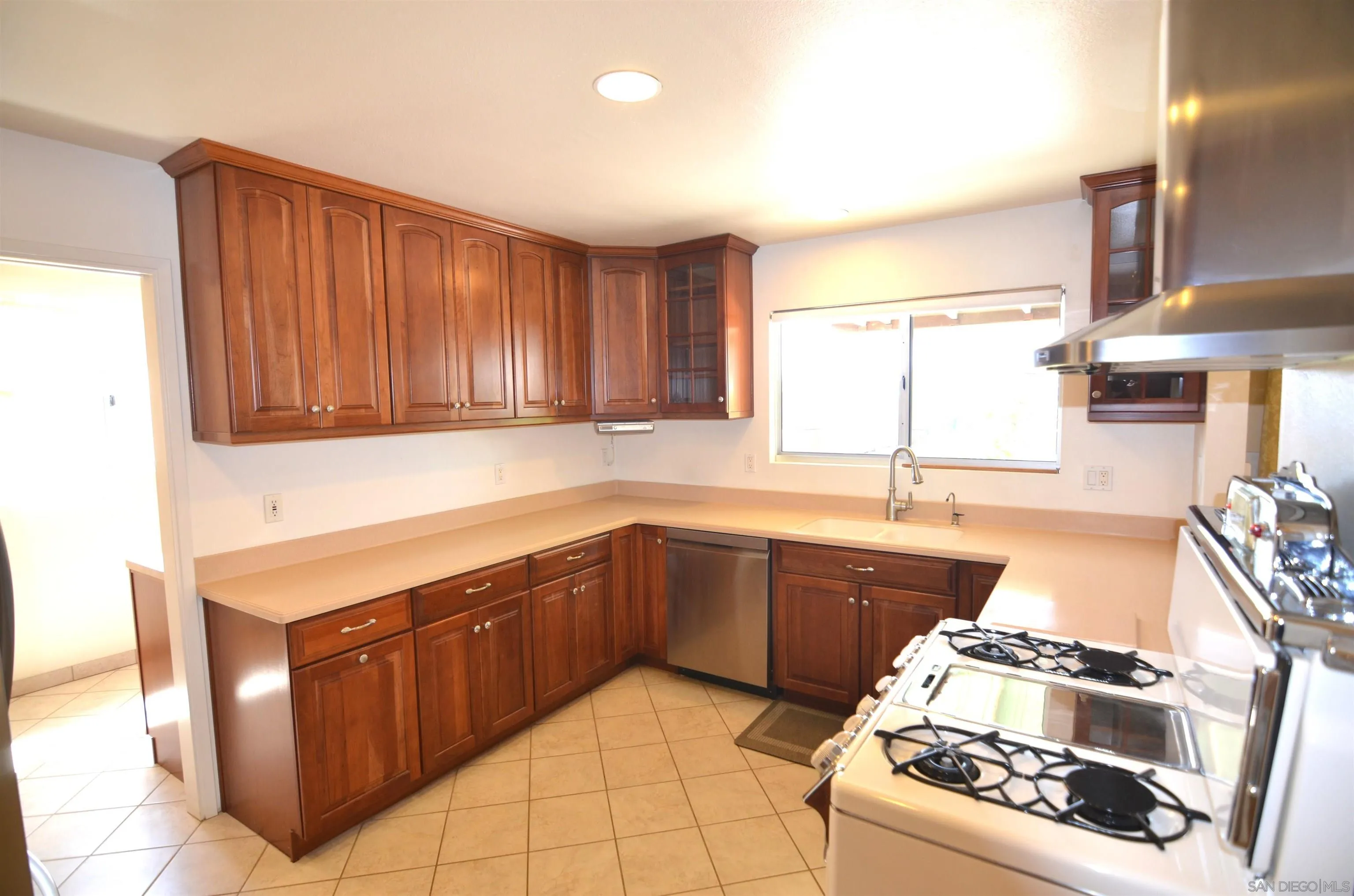 https://cdn.realtyfeed.com/cdn/127/260022887/5c3e48769e446b56858d0fdcf78679c3.webp