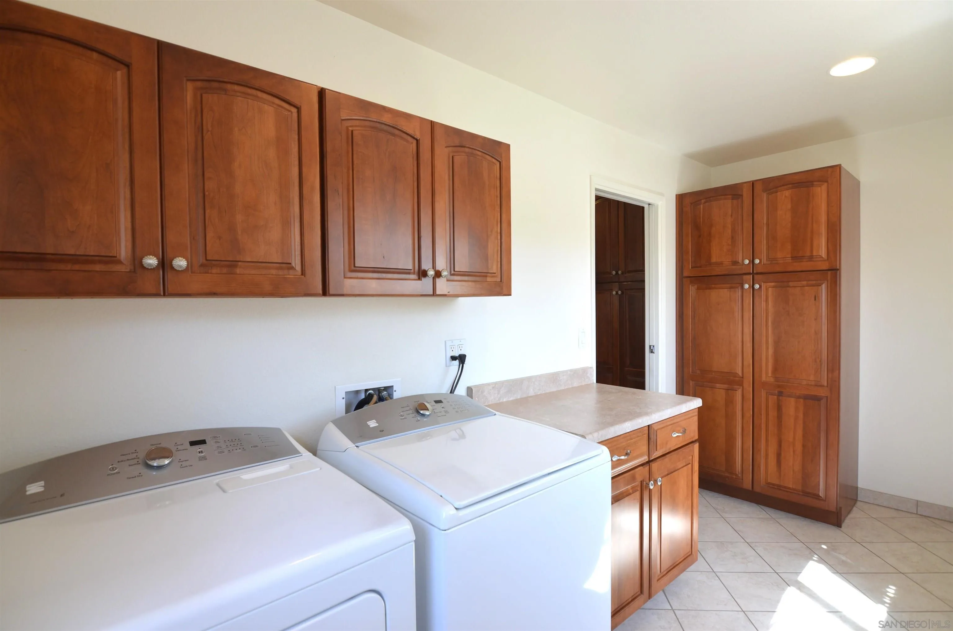 https://cdn.realtyfeed.com/cdn/127/260022887/83629ef83d562c60b61899b5000ad67a.webp
