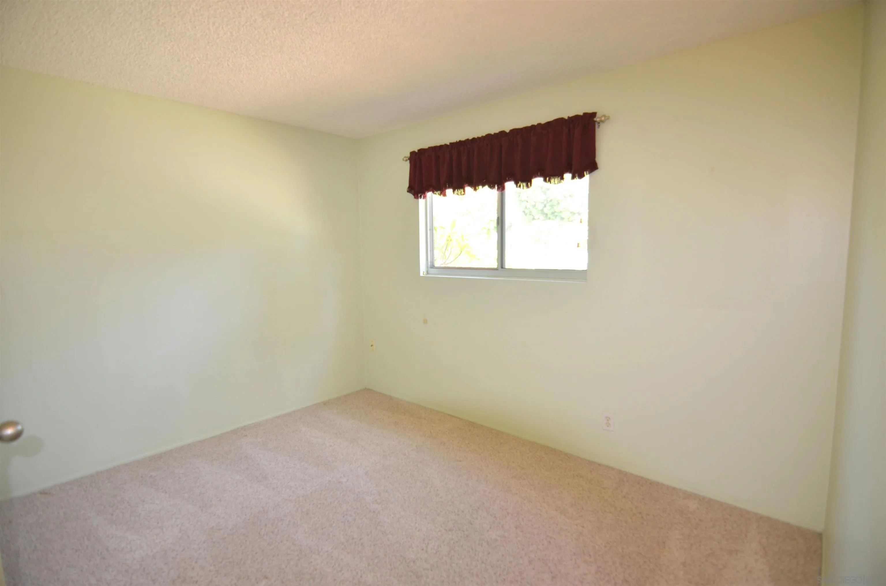 https://cdn.realtyfeed.com/cdn/127/260022887/94b8def0c74a17ff95cdee98ebb8ffdf.webp