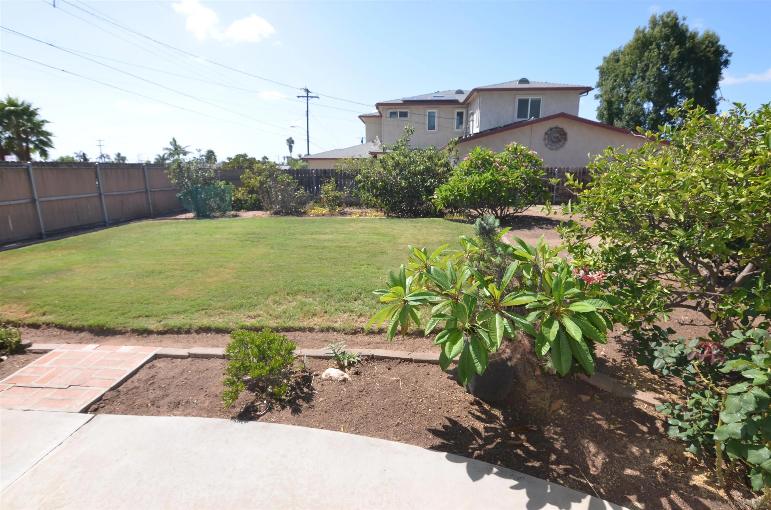 https://cdn.realtyfeed.com/cdn/127/260022887/a1f18209620af4665f7a6c937917d100.webp